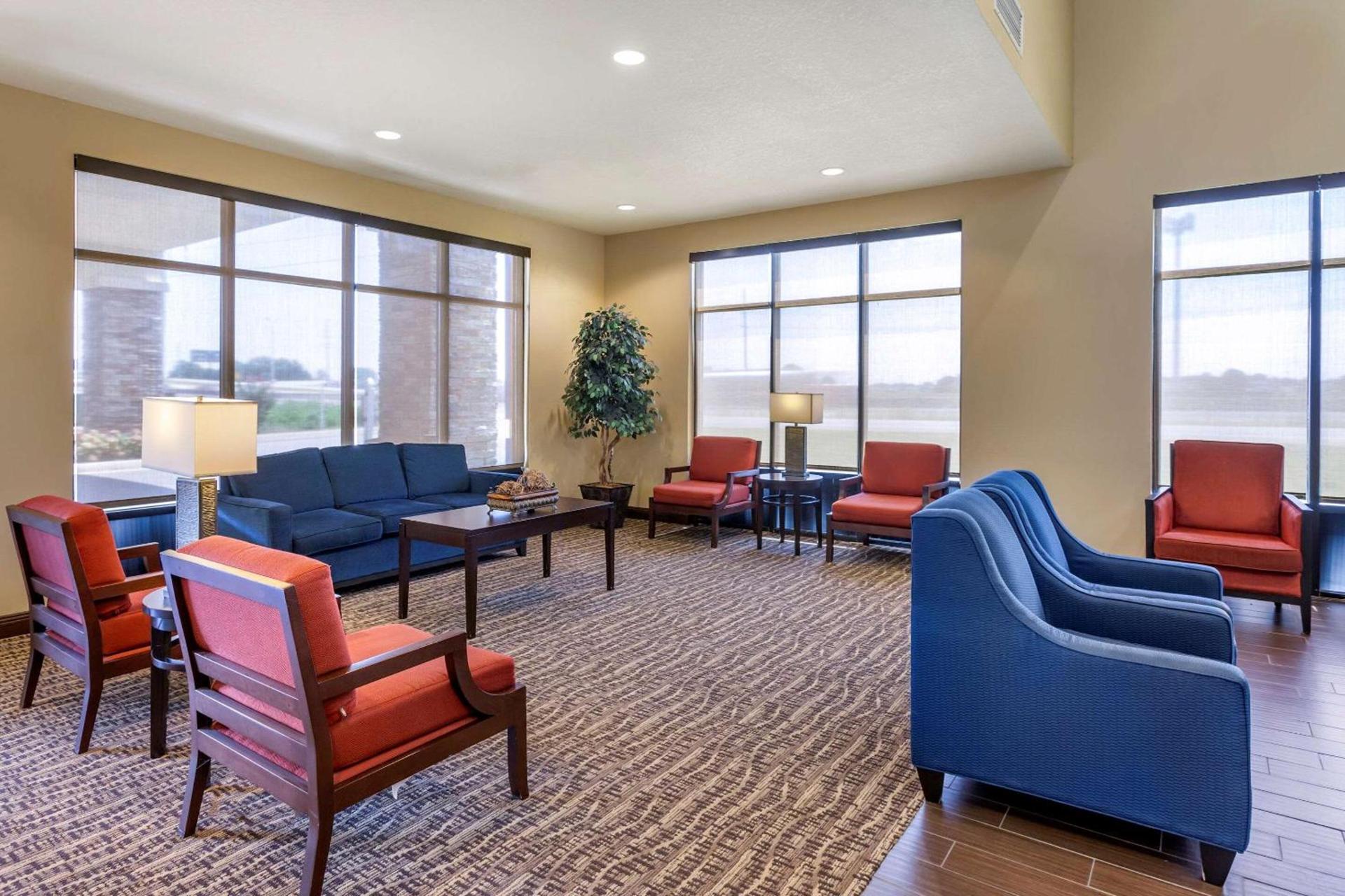 Comfort Suites Jonesboro University Area photo 4