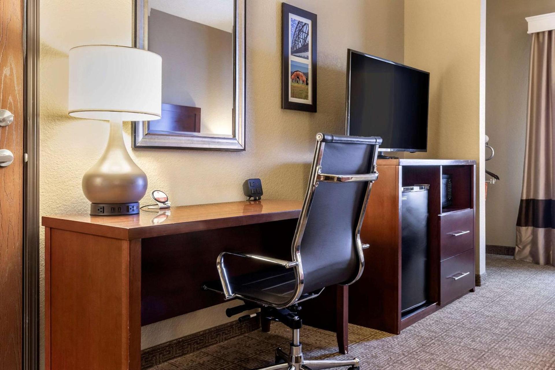 Comfort Suites Jonesboro University Area photo 5
