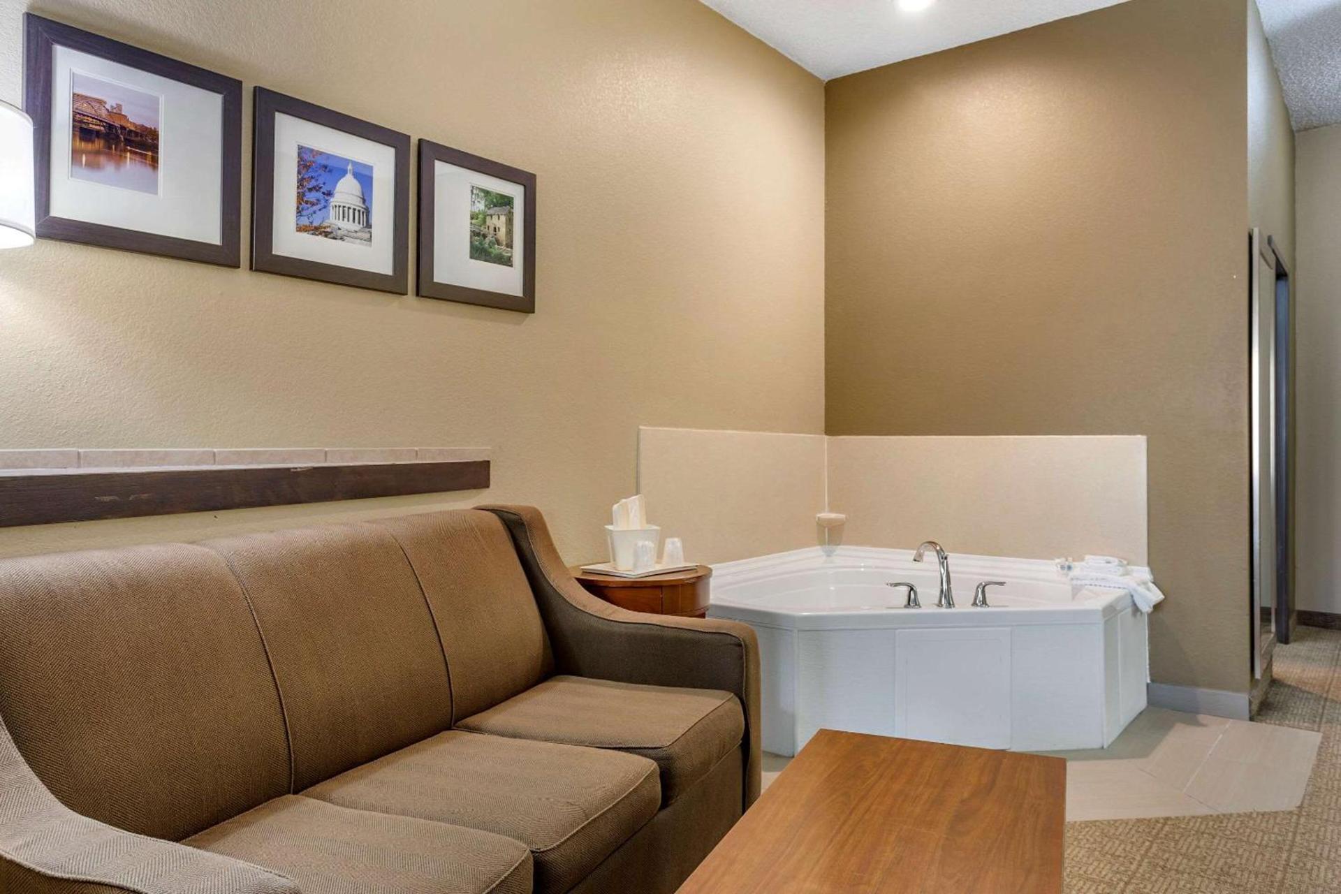 Comfort Suites Jonesboro University Area photo 7