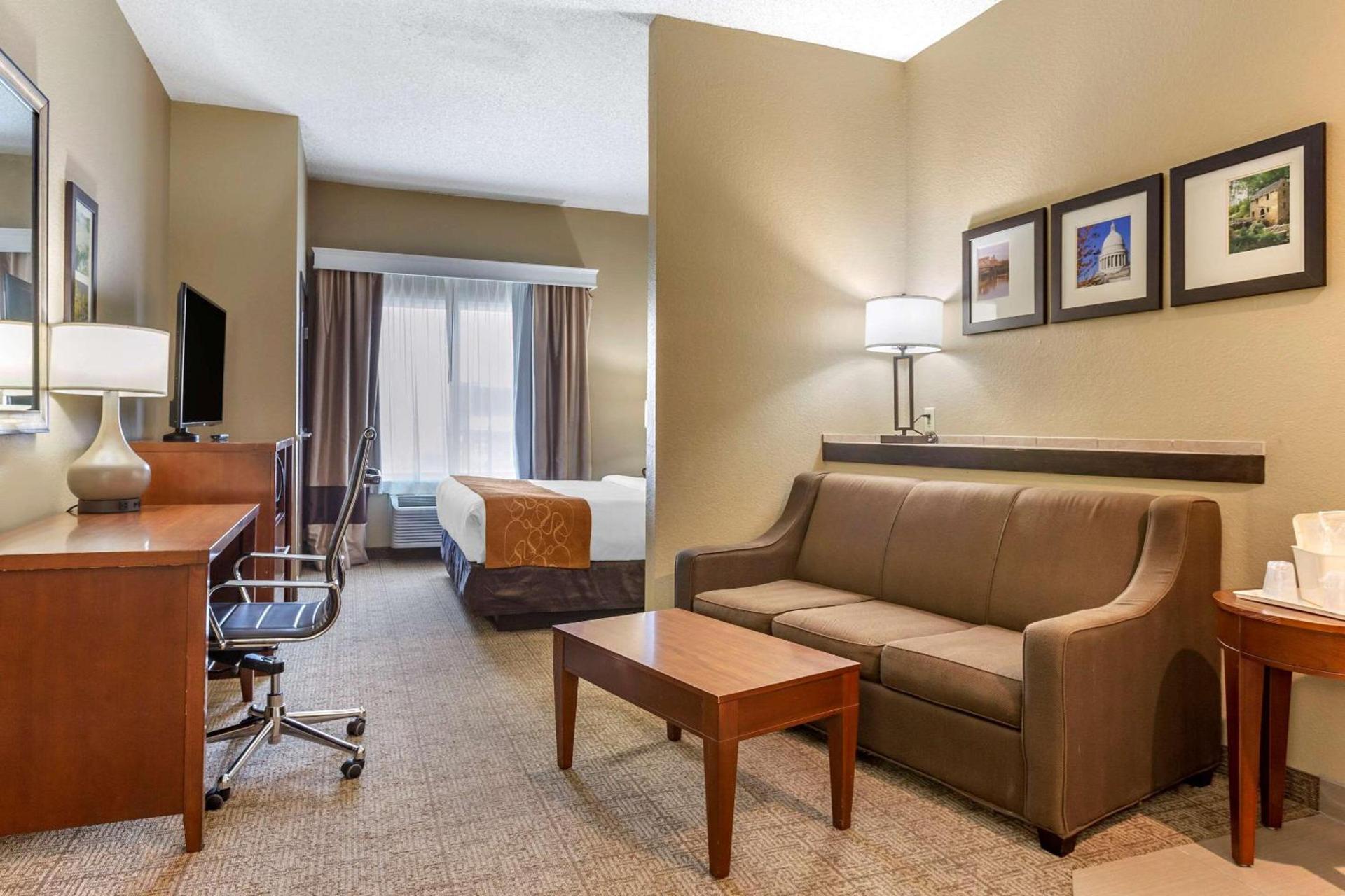 Comfort Suites Jonesboro University Area photo 8