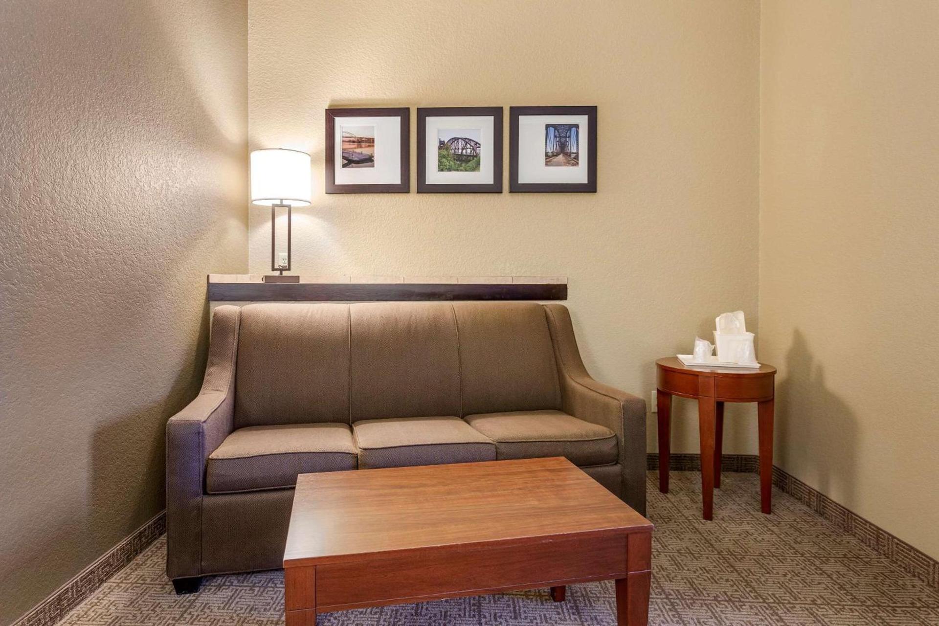 Comfort Suites Jonesboro University Area photo 11