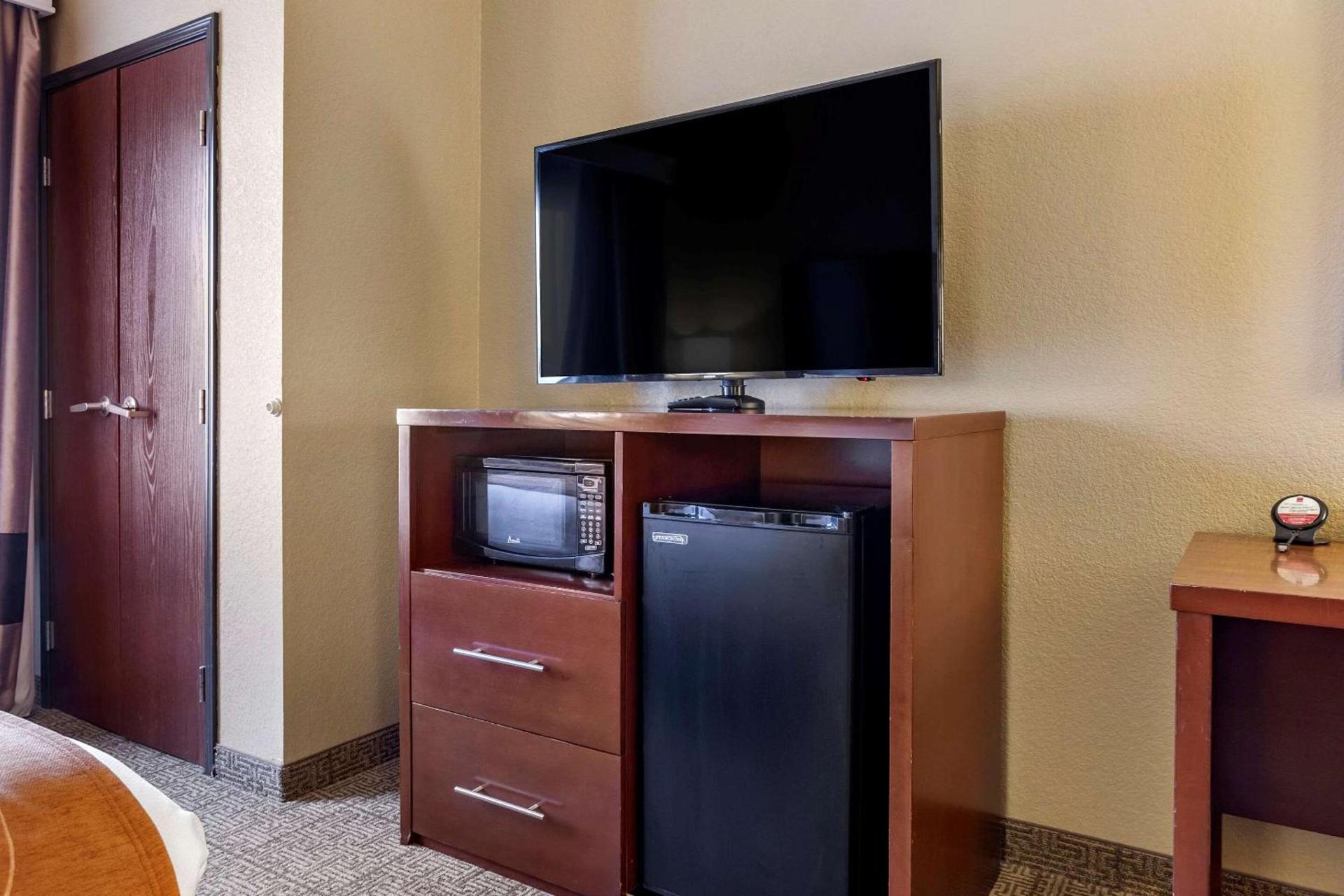 Comfort Suites Jonesboro University Area photo 12