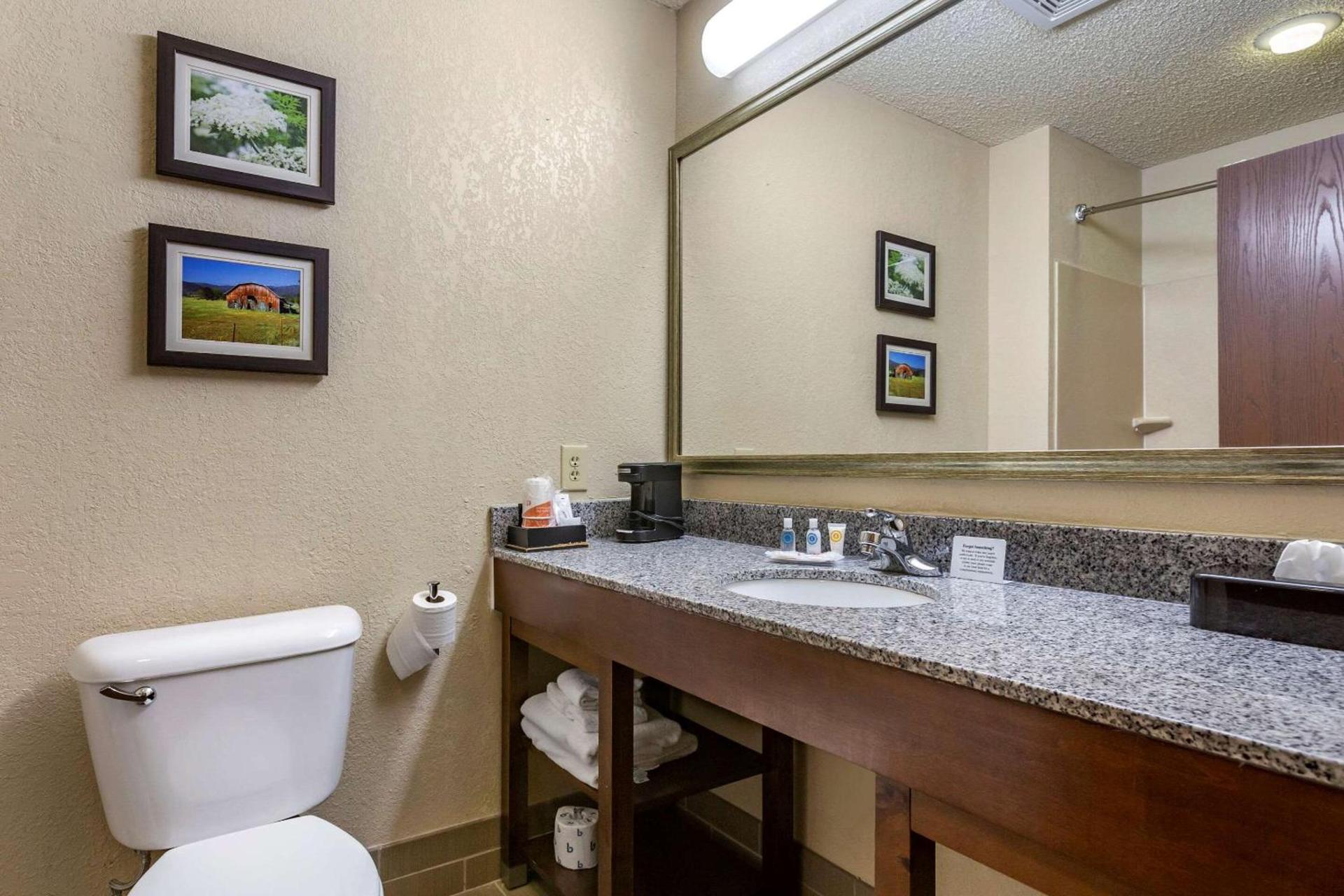 Comfort Suites Jonesboro University Area photo 13