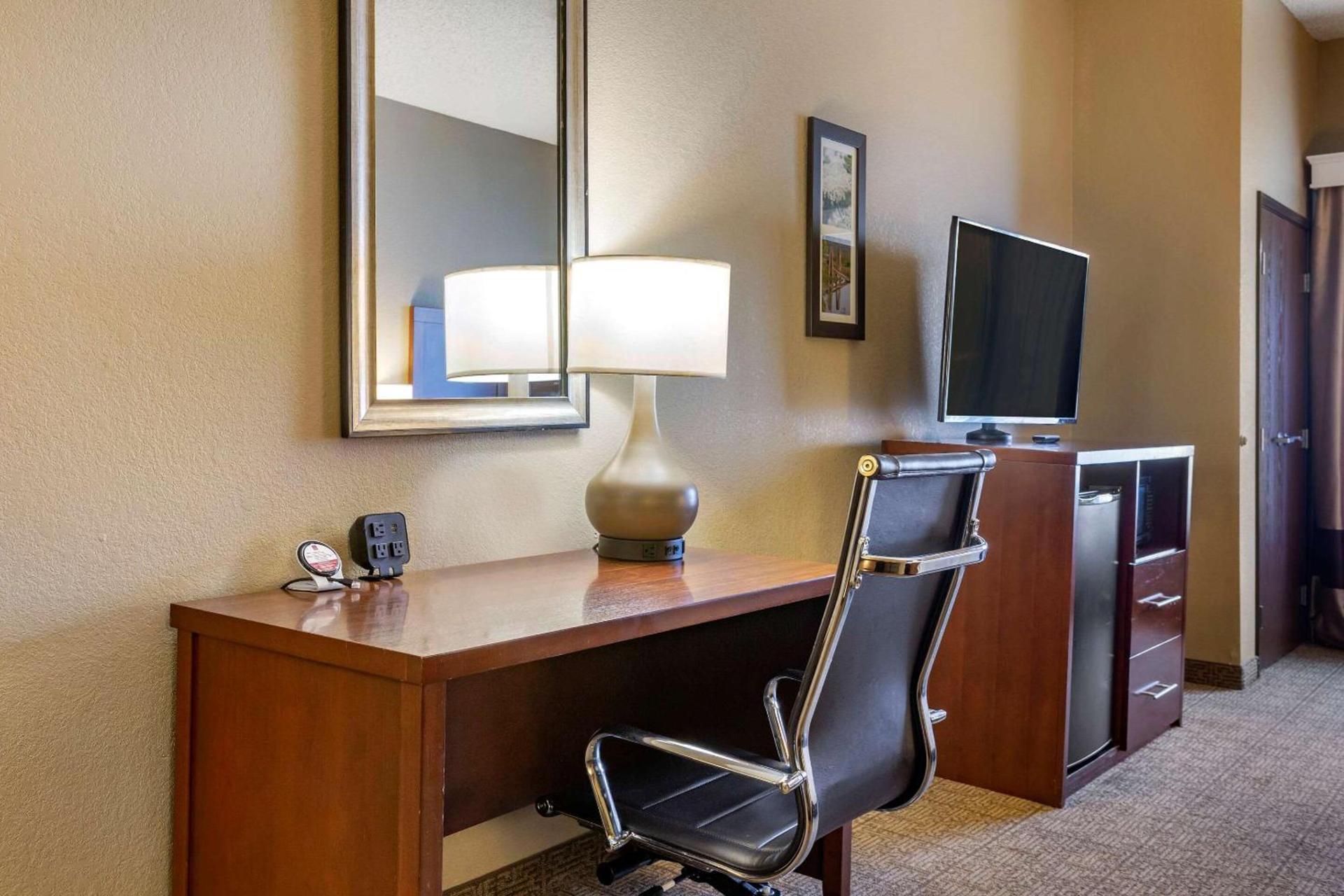 Comfort Suites Jonesboro University Area photo 16