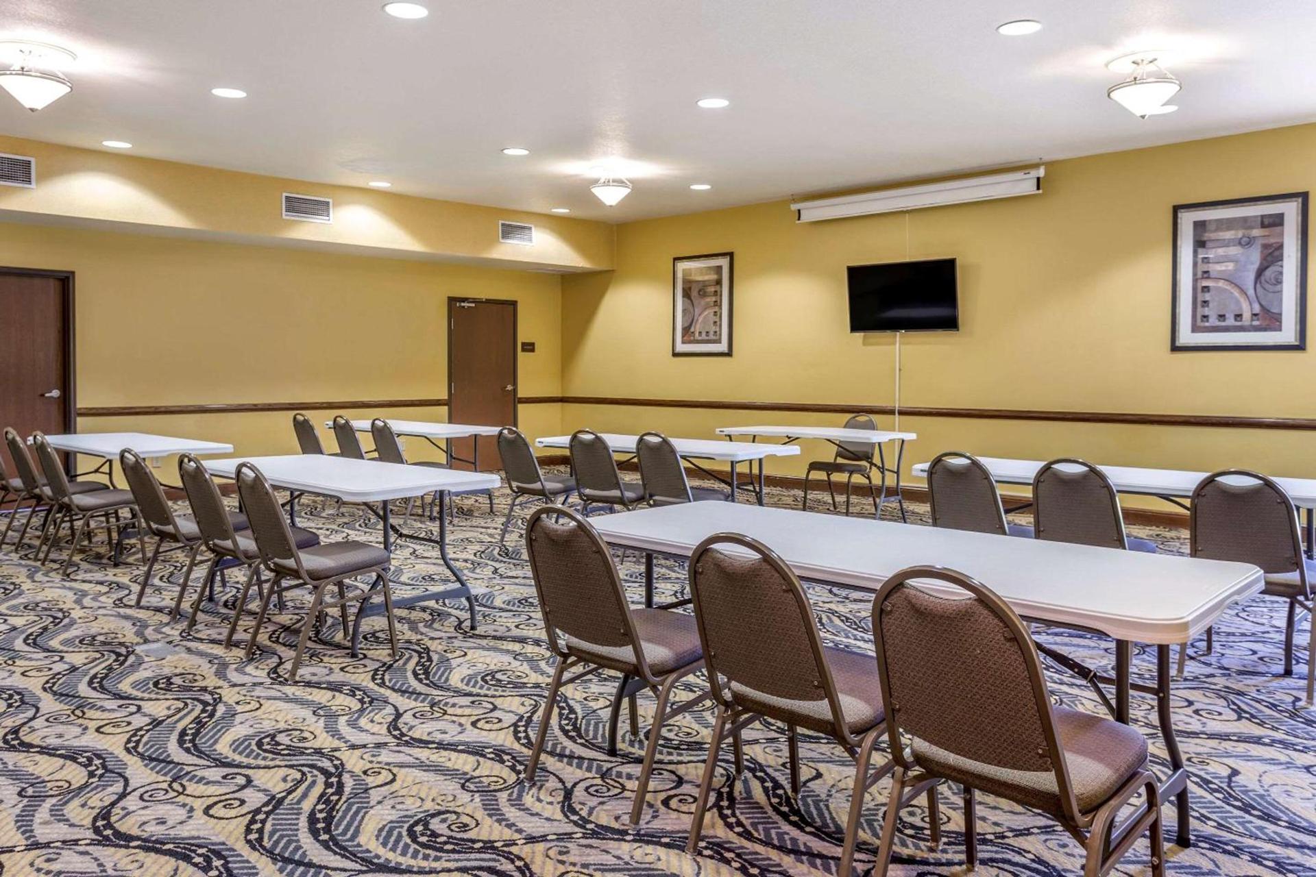Comfort Suites Jonesboro University Area photo 21