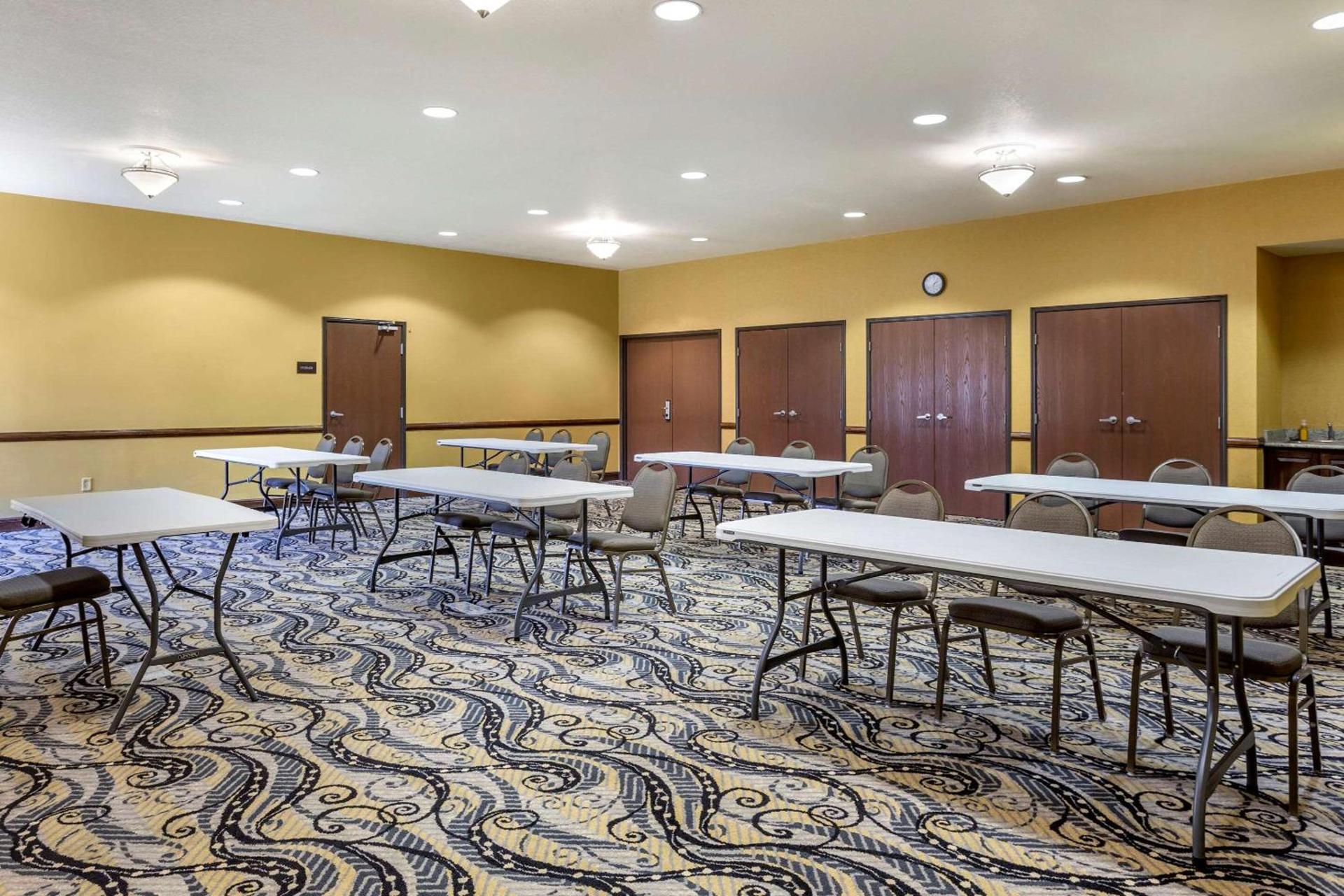 Comfort Suites Jonesboro University Area photo 22