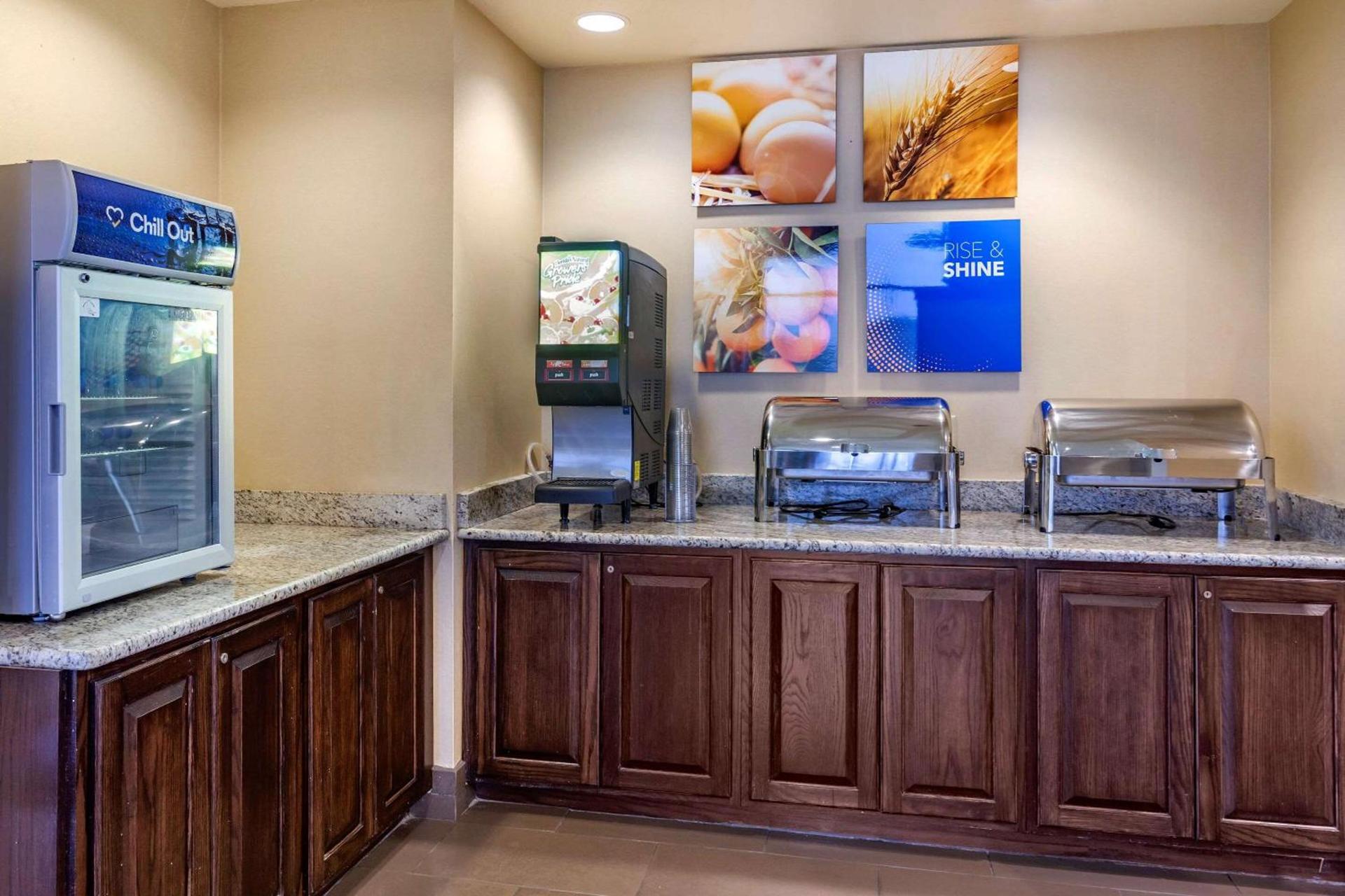 Comfort Suites Jonesboro University Area photo 24