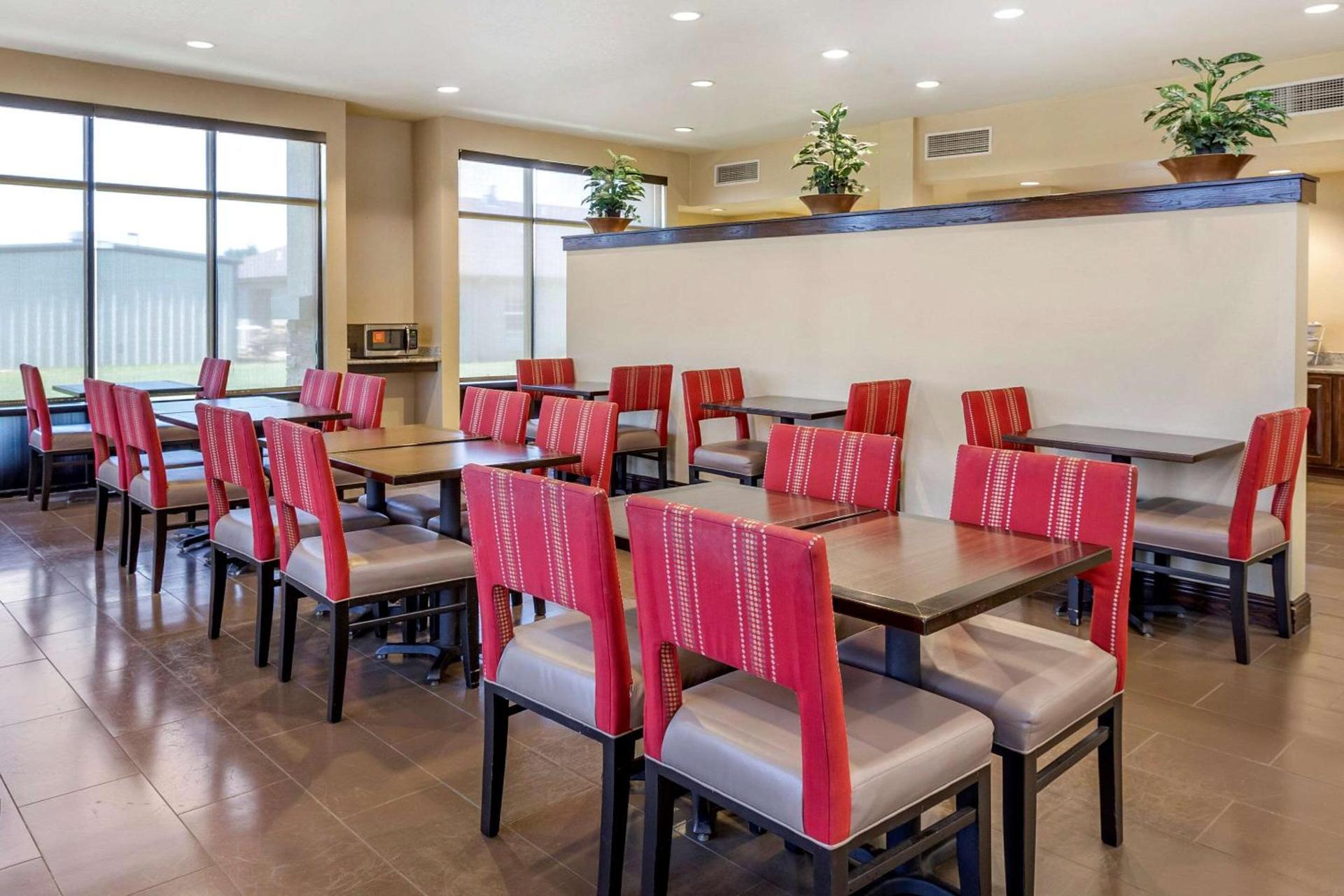Comfort Suites Jonesboro University Area photo 26