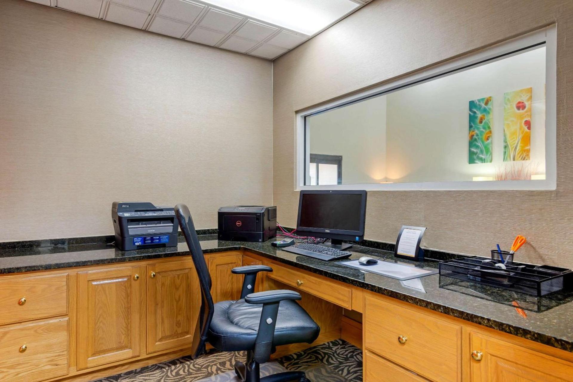 Comfort Suites Milledgeville photo 9