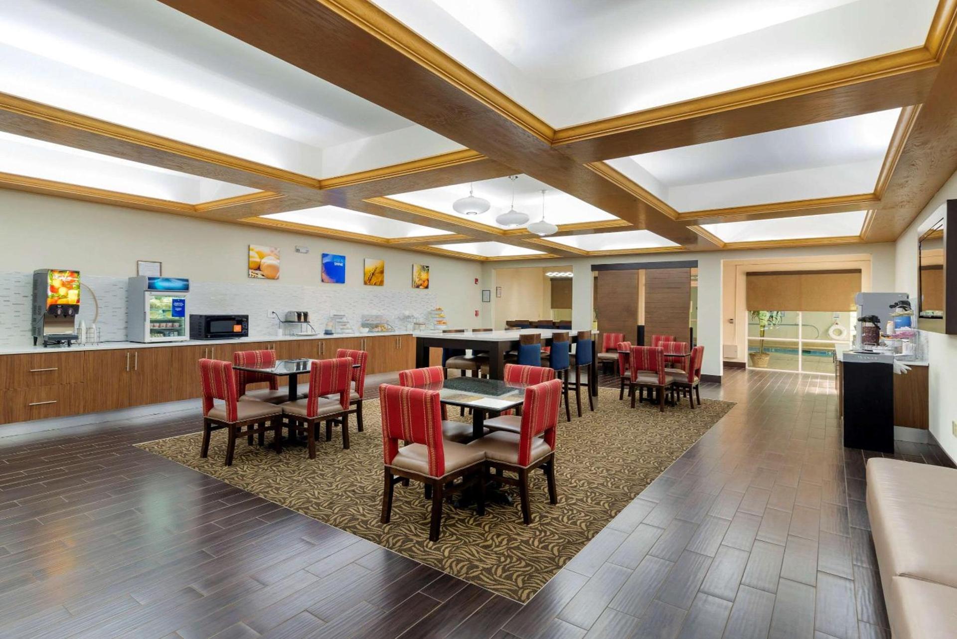 Comfort Suites Milledgeville photo 11
