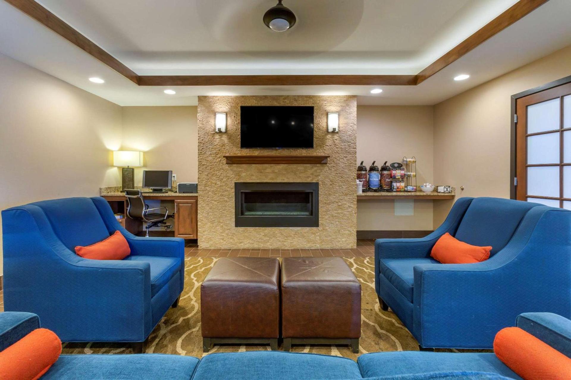 Comfort Inn Medford North photo 32