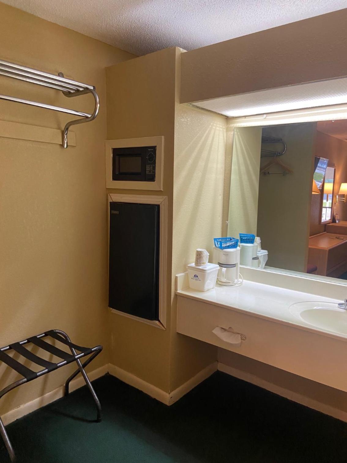 Americas Best Value Inn (Meridian) photo 11
