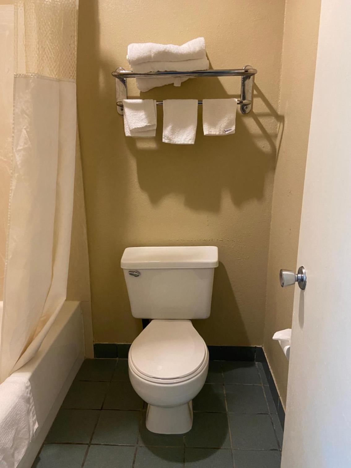 Americas Best Value Inn (Meridian) photo 12