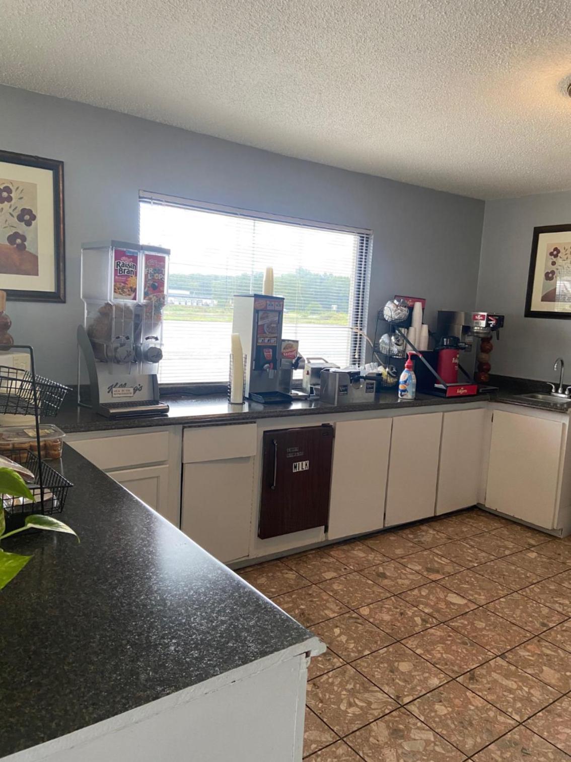 Americas Best Value Inn (Meridian) photo 19