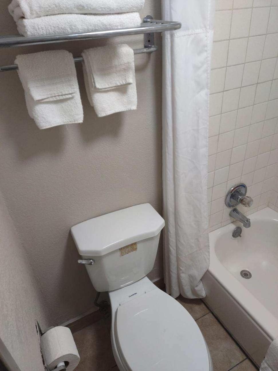 Days Inn by Wyndham Blytheville photo 19