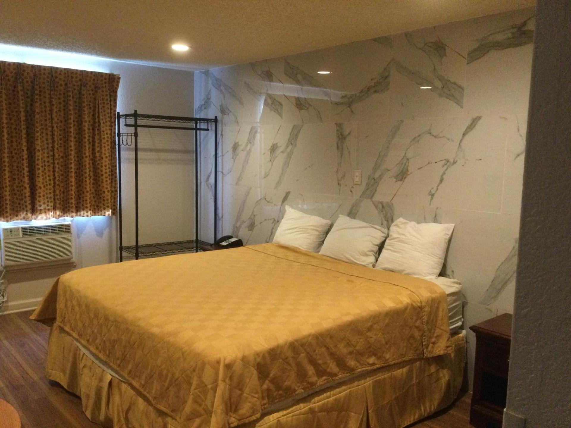 Americas Express Inn Rocky Mount photo 16