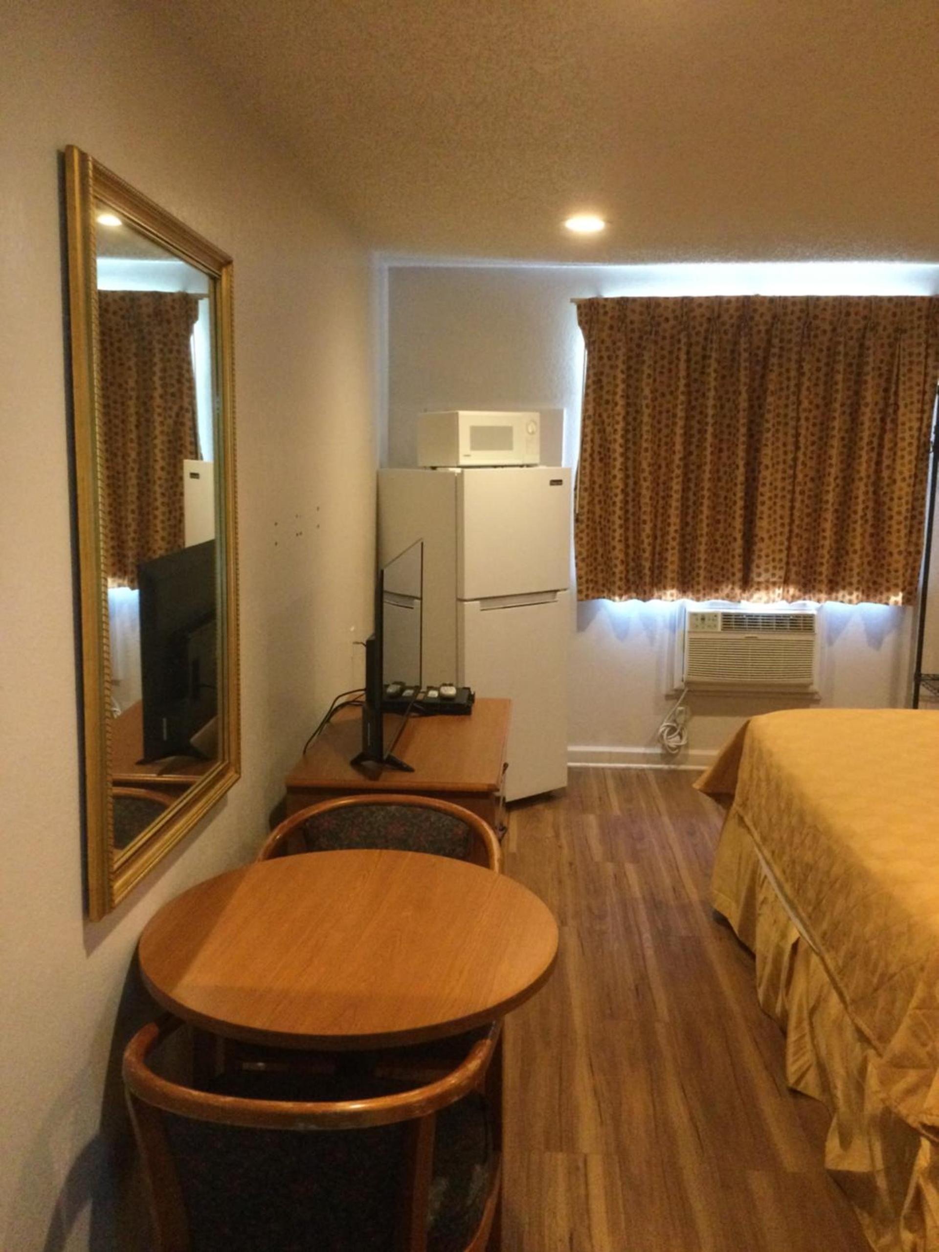 Americas Express Inn Rocky Mount photo 7