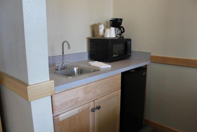 Pony Island Inn photo 4