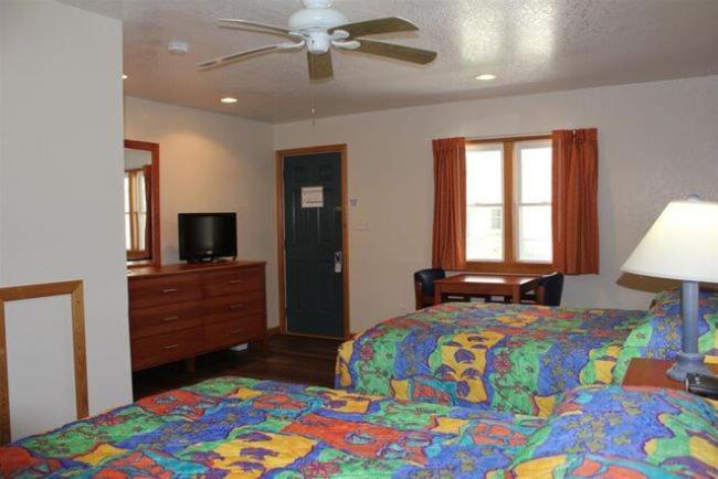 Pony Island Inn photo 5