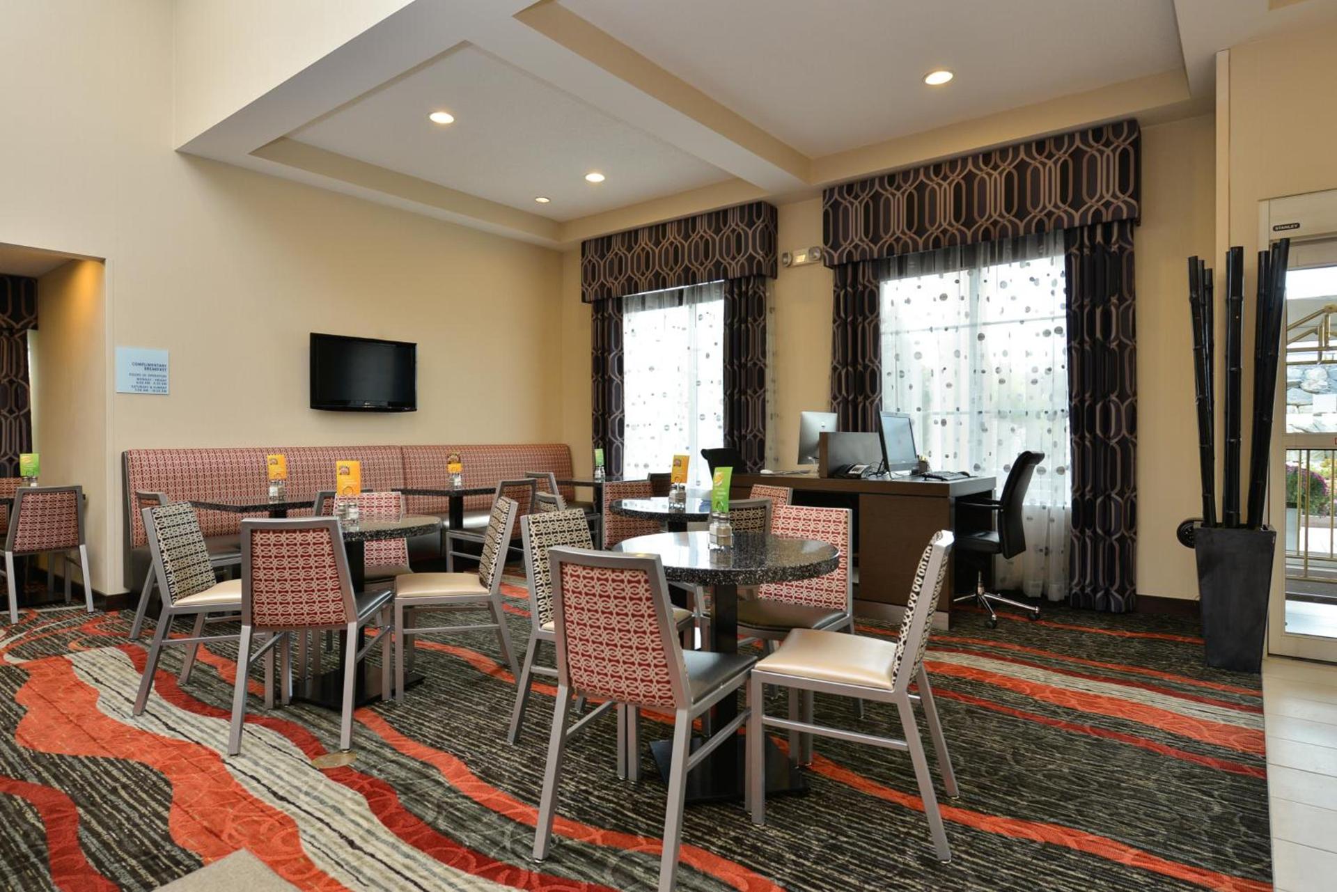 Holiday Inn Express Boston-Milford by IHG photo 9