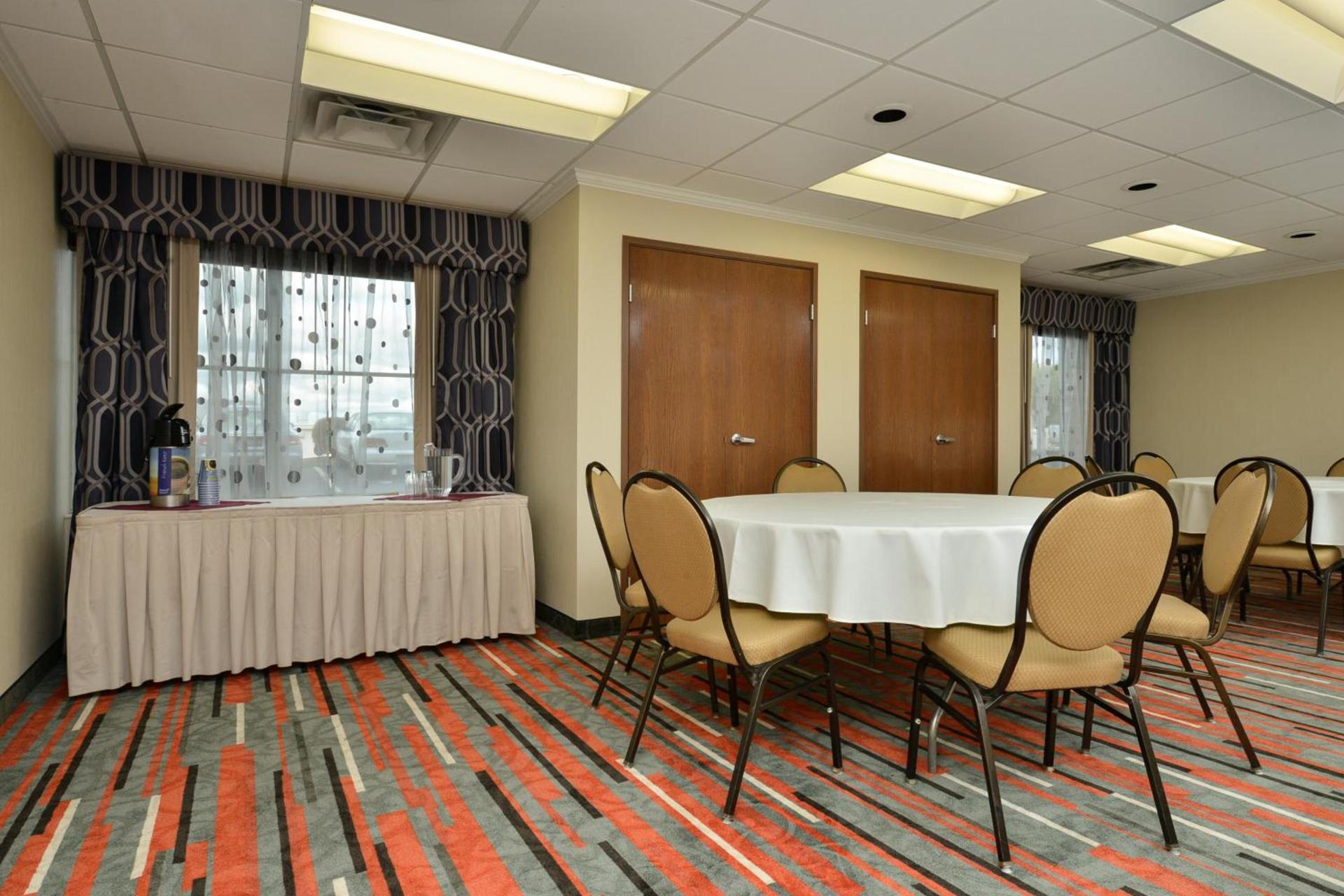 Holiday Inn Express Boston-Milford by IHG photo 25