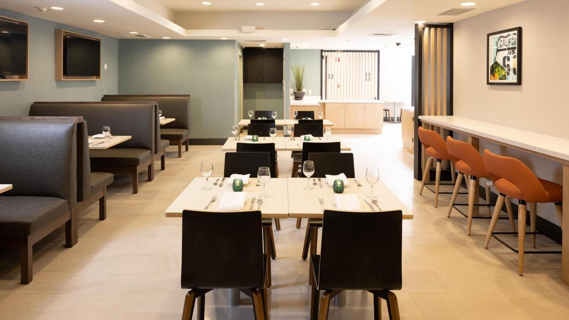 Holiday Inn Santa Ana-Orange Co Arpt by IHG photo 33