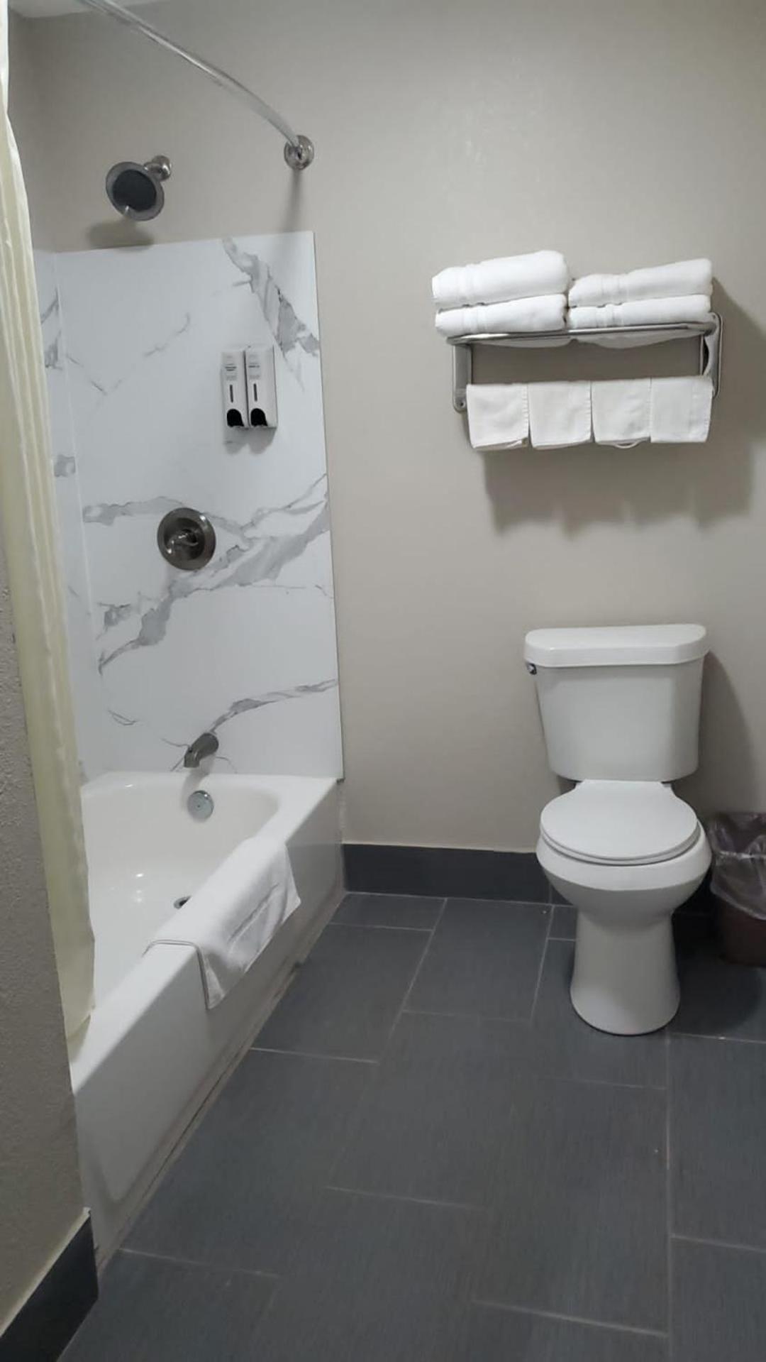 Crescent Park Motel & Suites photo 13