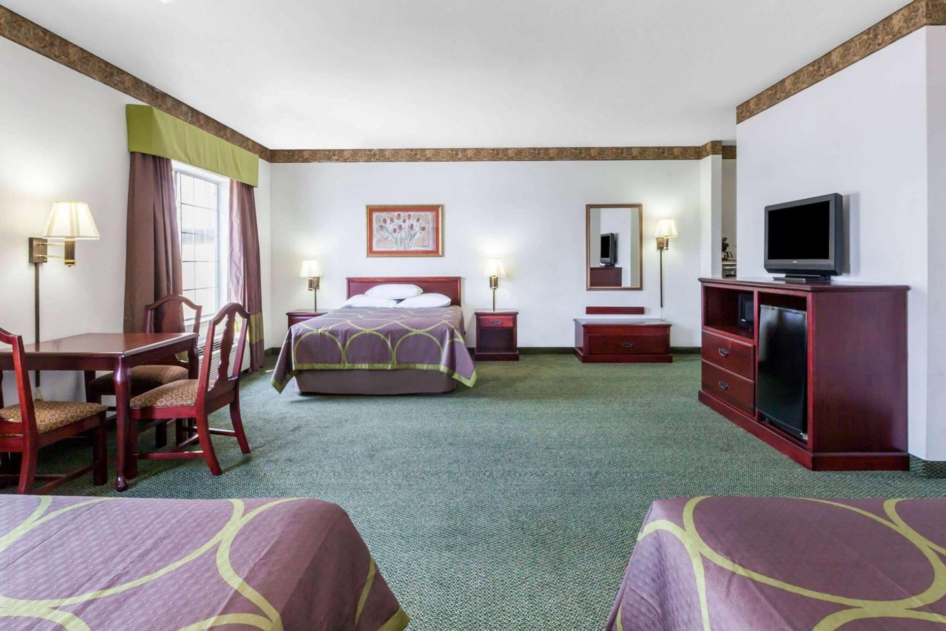 Super 8 by Wyndham Hillsboro TX photo 5
