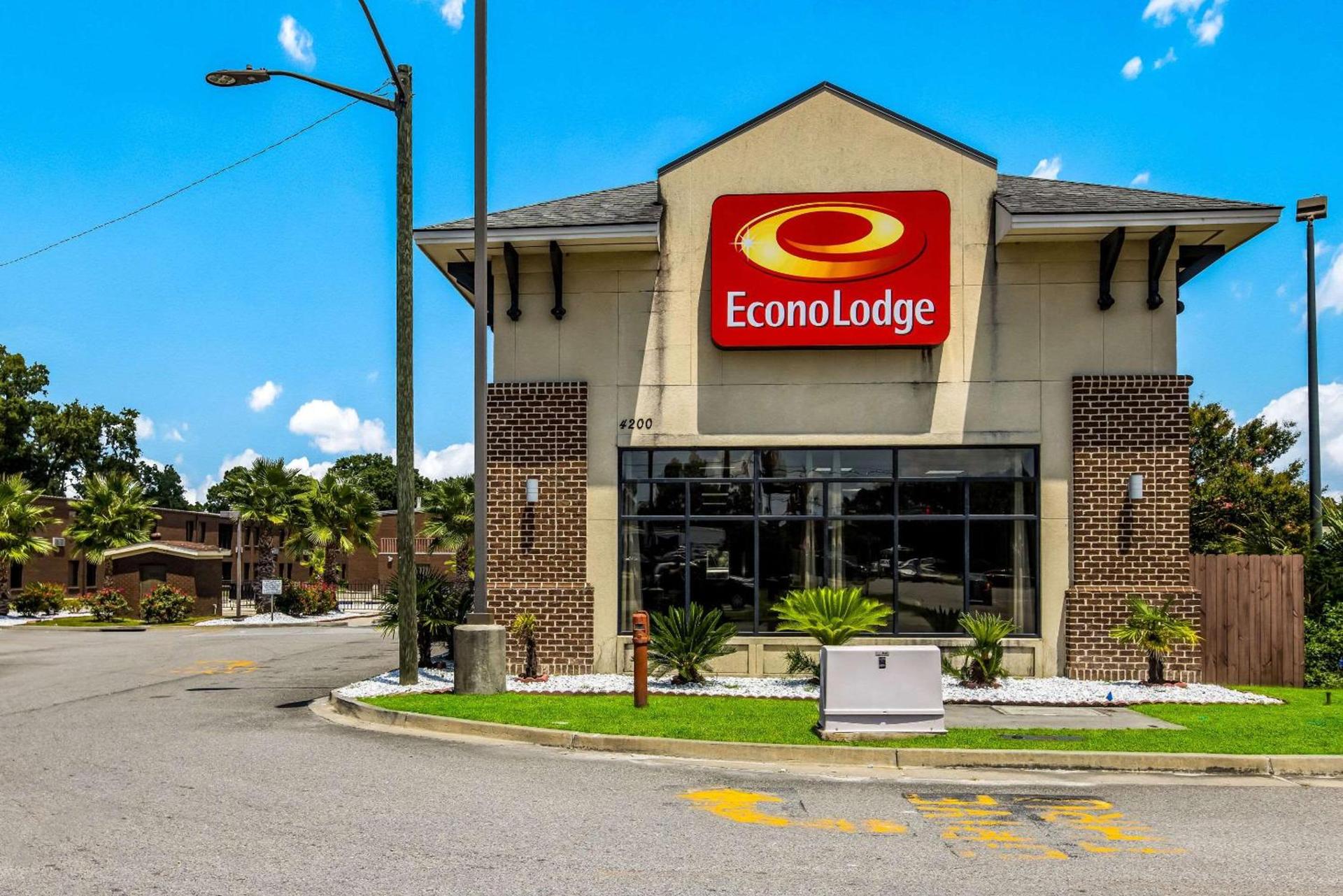 Econo Lodge Garden City - Savannah photo 1