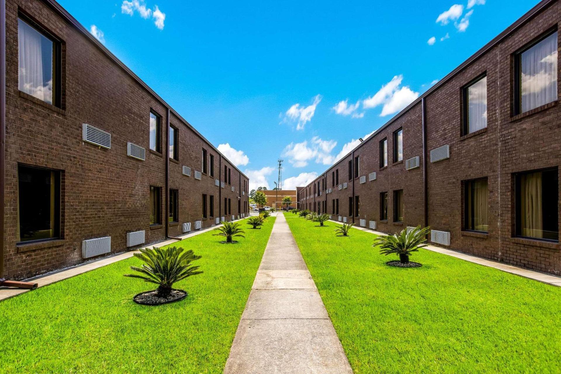 Econo Lodge Garden City - Savannah photo 4