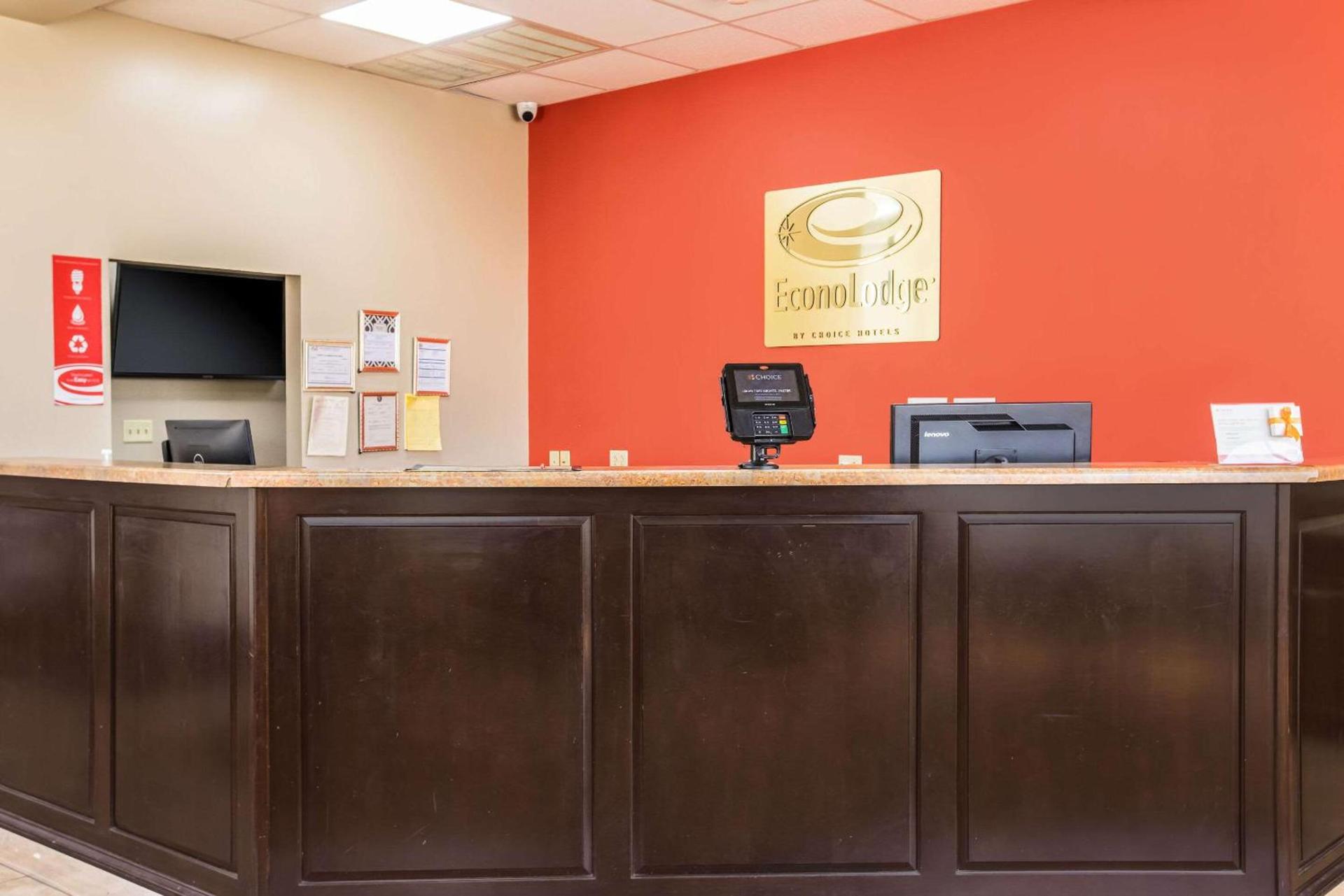 Econo Lodge Garden City - Savannah photo 6