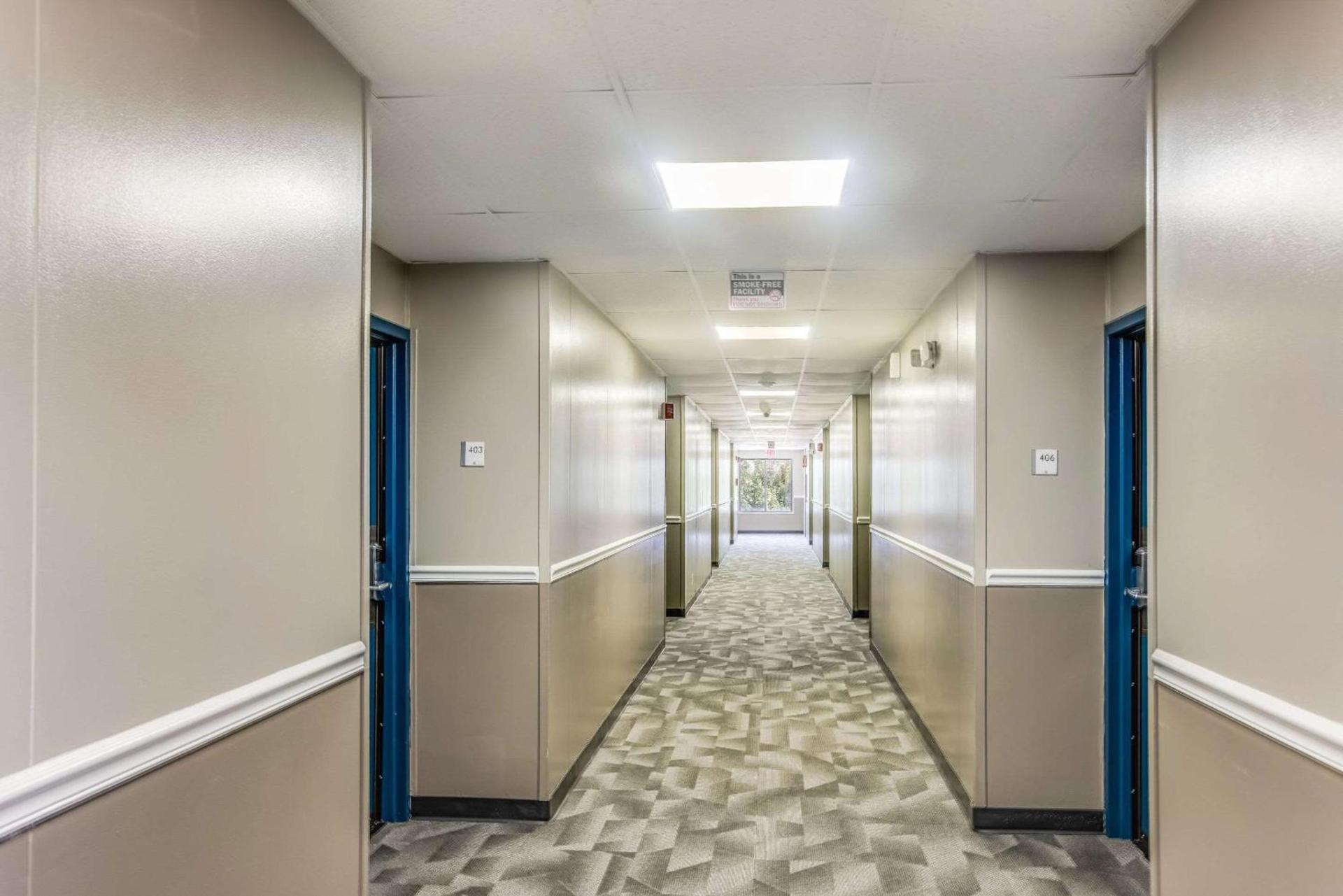 Econo Lodge Garden City - Savannah photo 9
