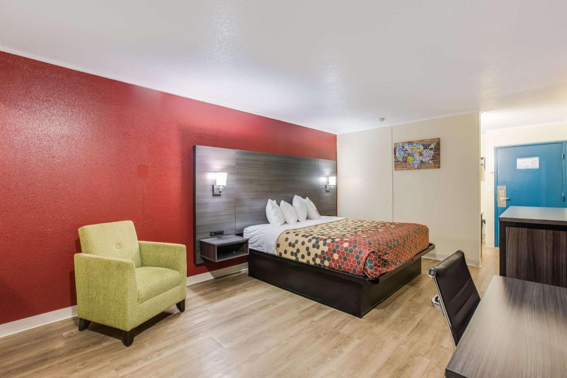 Econo Lodge Garden City - Savannah photo 11