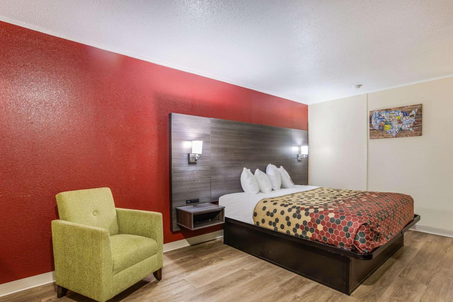 Econo Lodge Garden City - Savannah photo 14