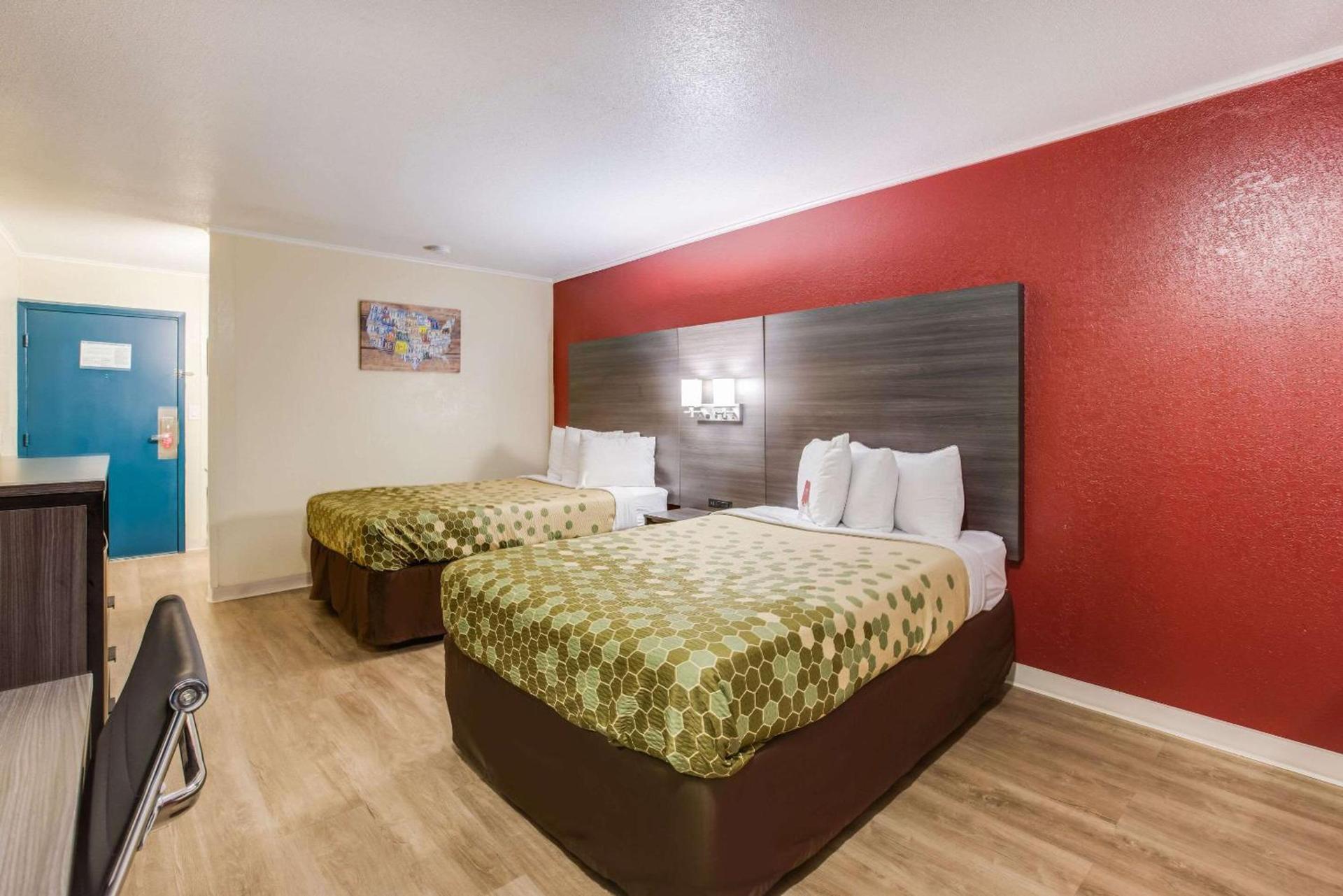 Econo Lodge Garden City - Savannah photo 17