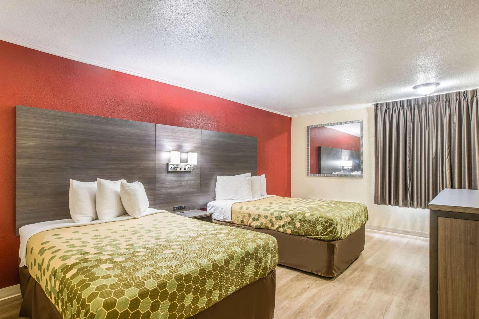 Econo Lodge Garden City - Savannah photo 19