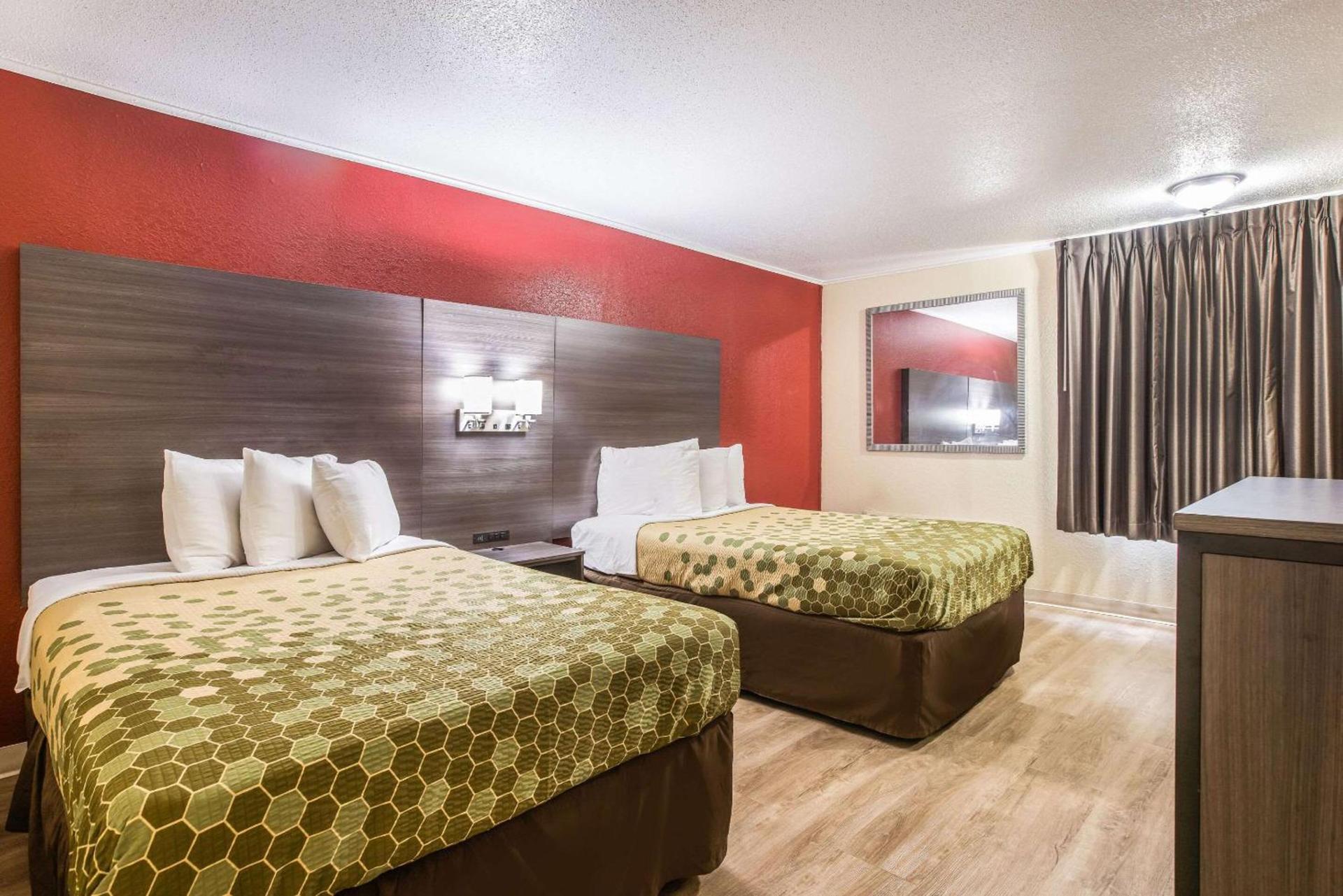 Econo Lodge Garden City - Savannah photo 20