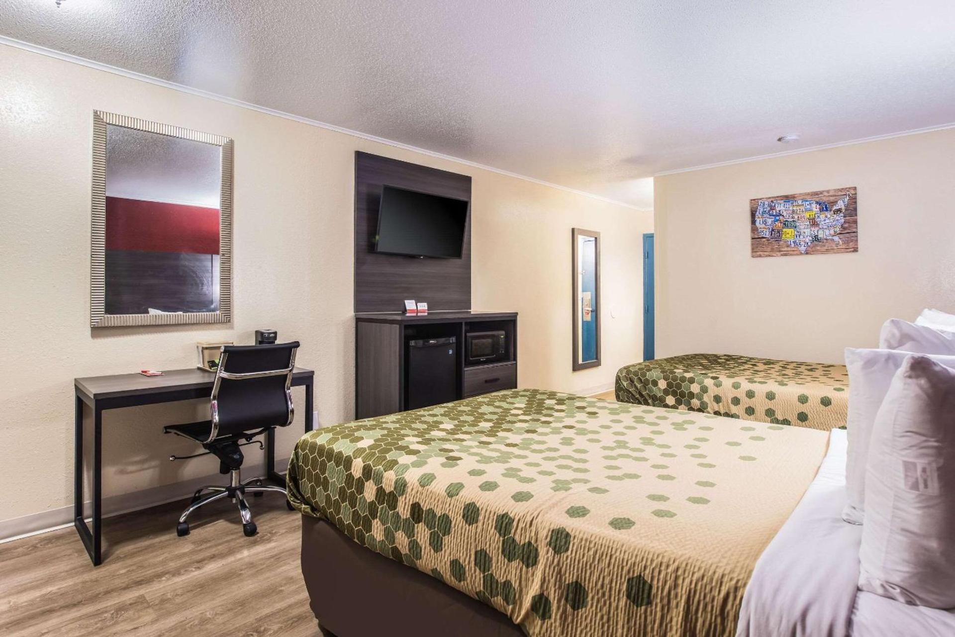 Econo Lodge Garden City - Savannah photo 22