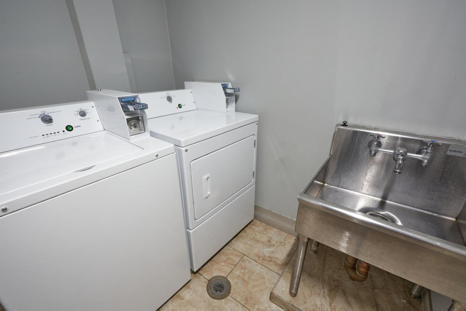 Riverview Inn & Suites photo 4