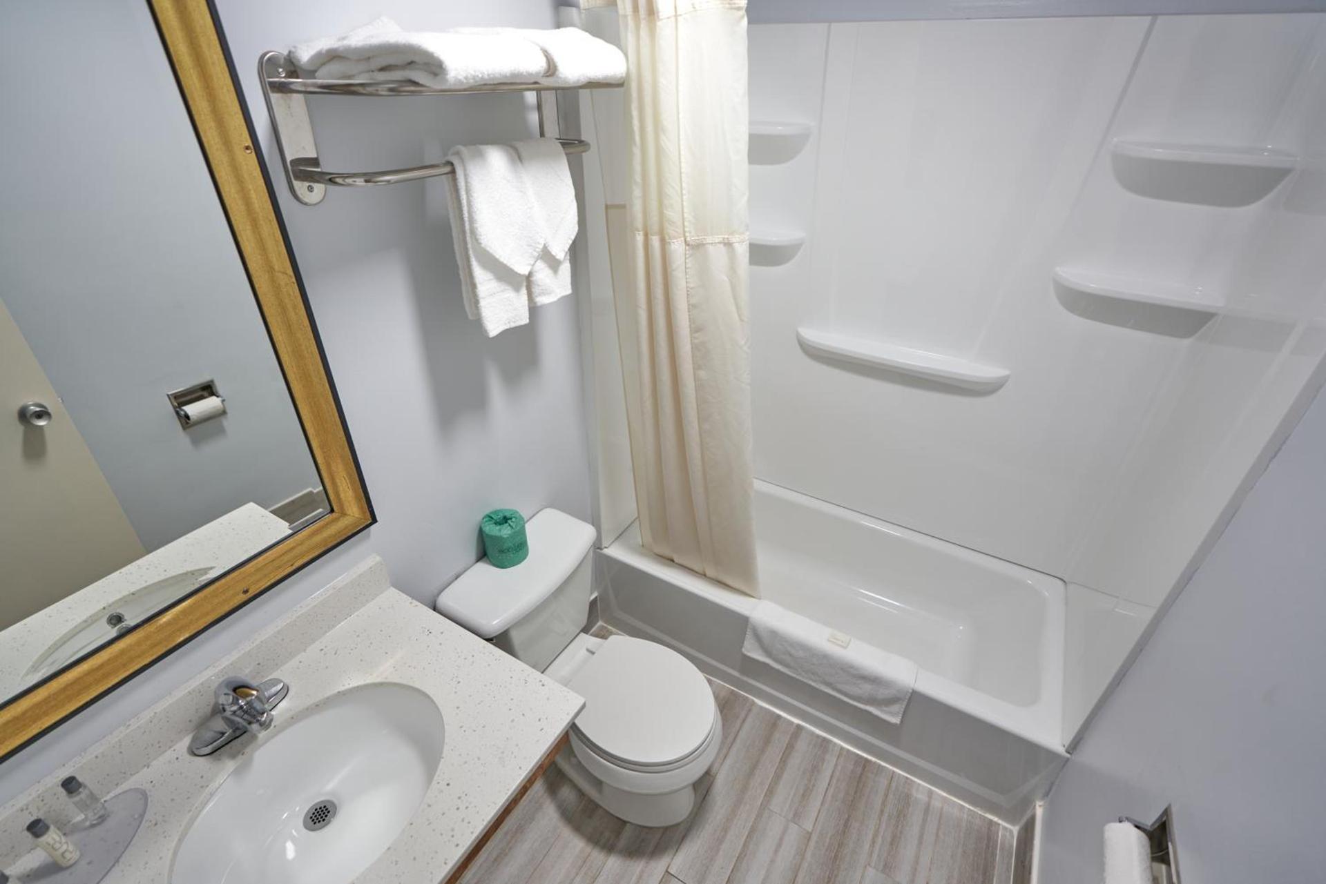 Riverview Inn & Suites photo 8