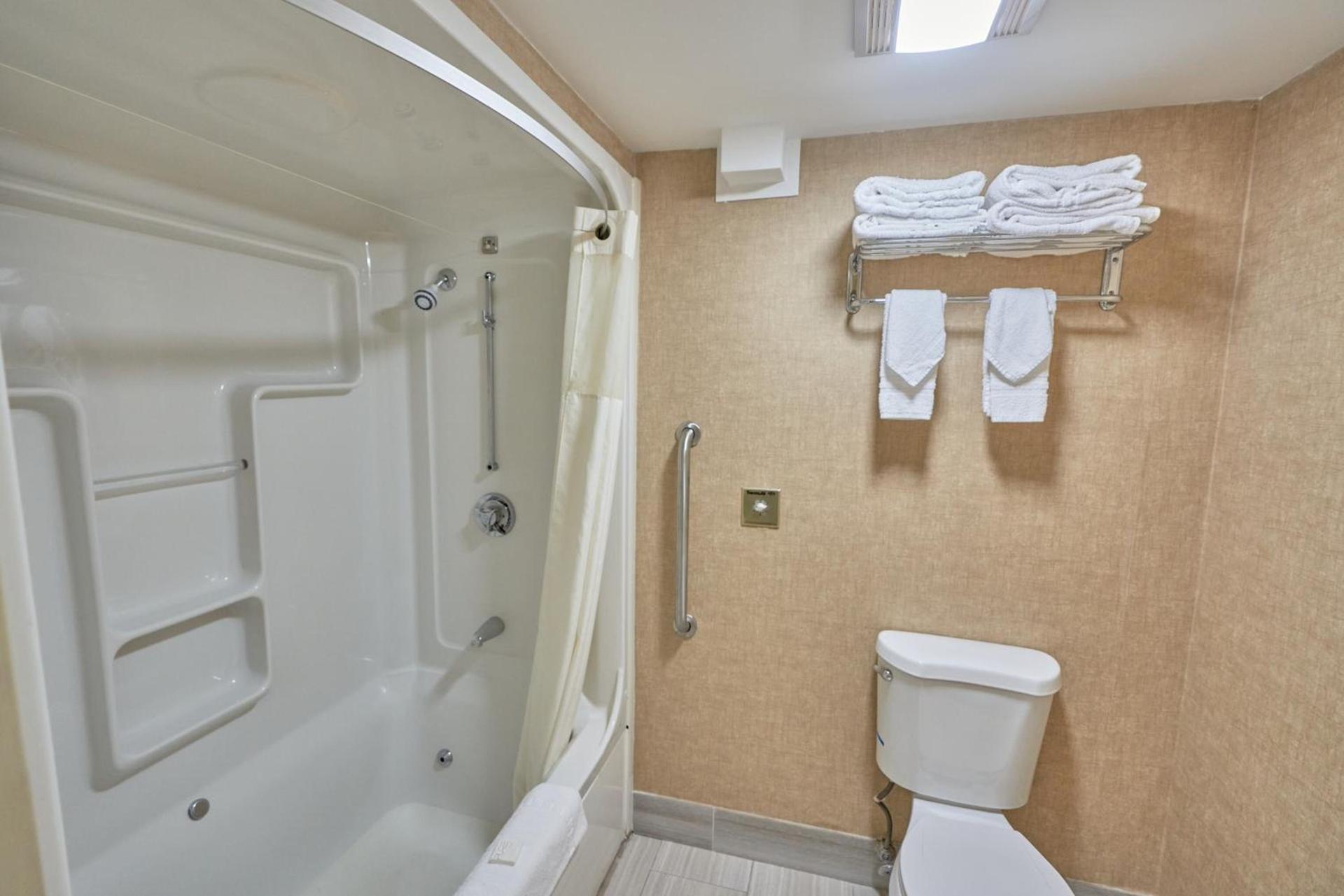 Riverview Inn & Suites photo 19