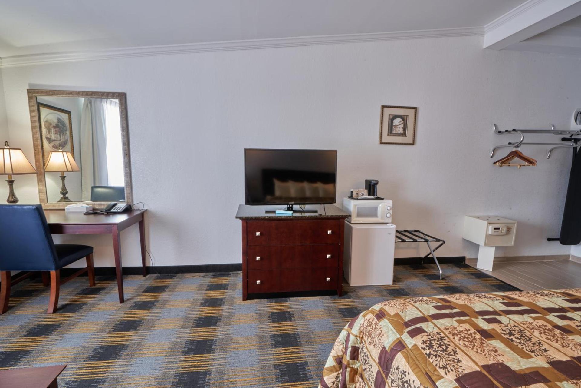 Riverview Inn & Suites photo 20
