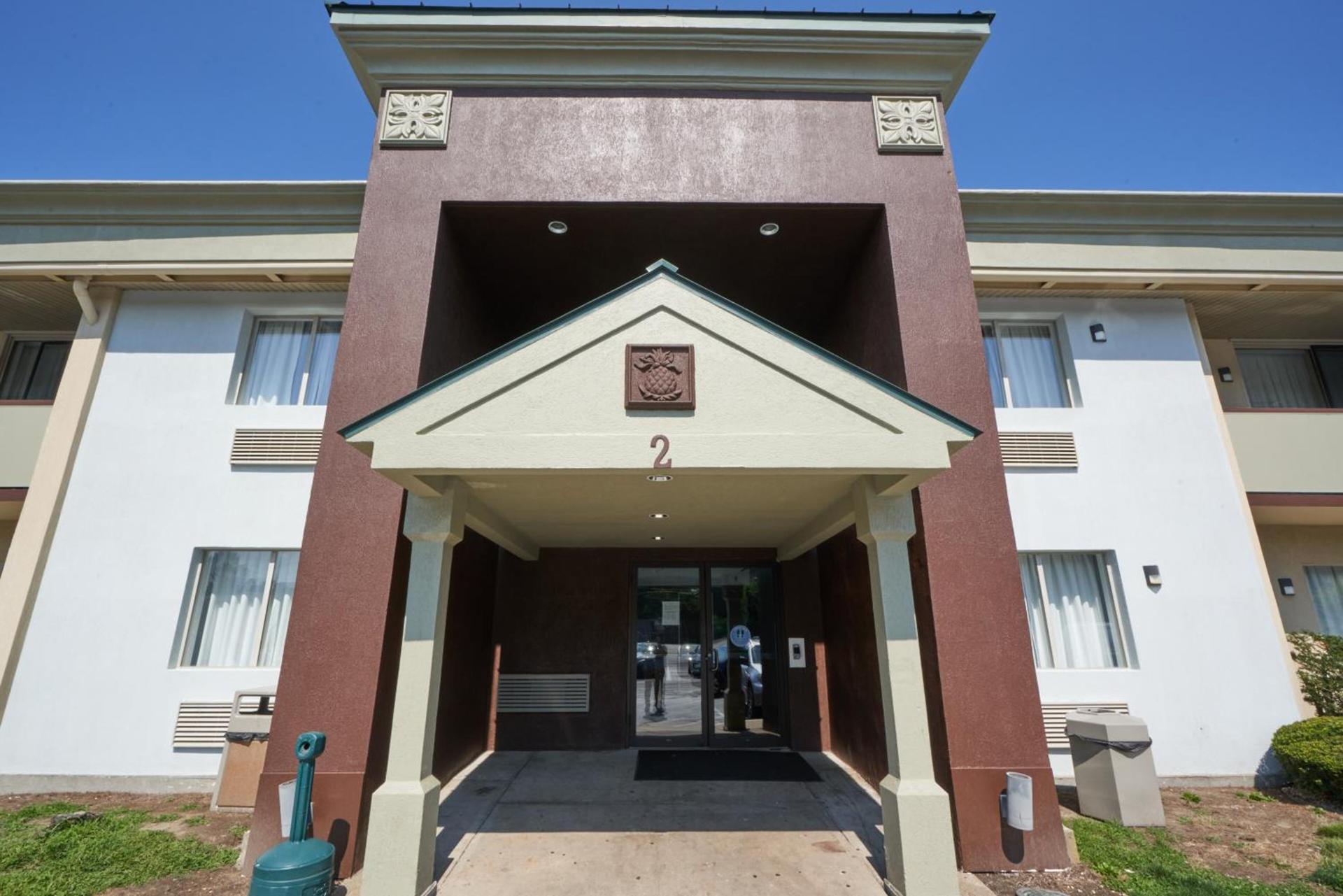 Riverview Inn & Suites photo 3