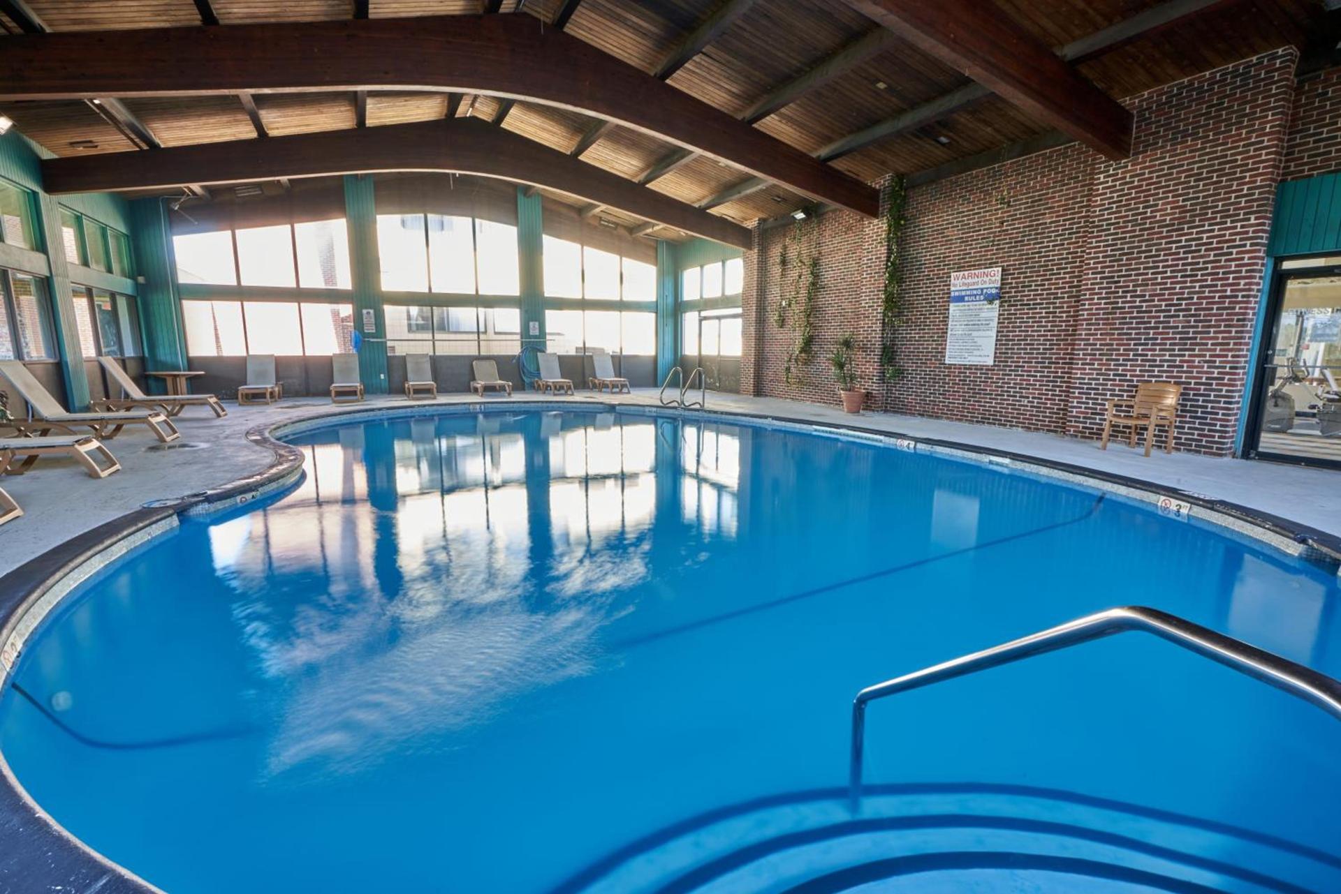 Riverview Inn & Suites photo 2
