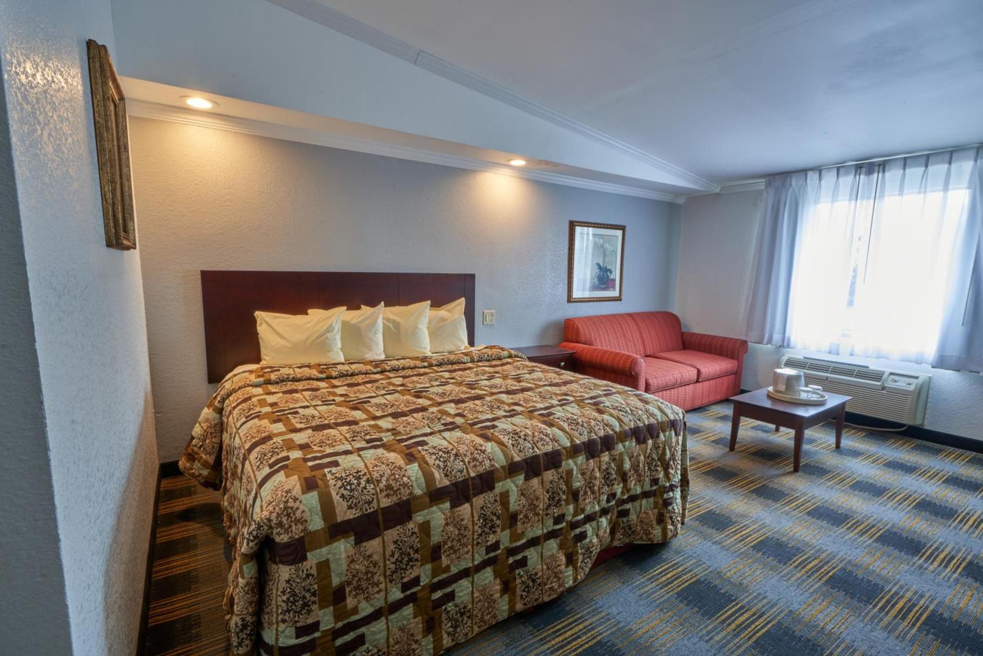 Riverview Inn & Suites photo 7