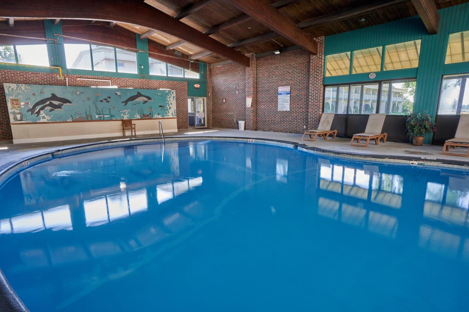 Riverview Inn & Suites photo 9