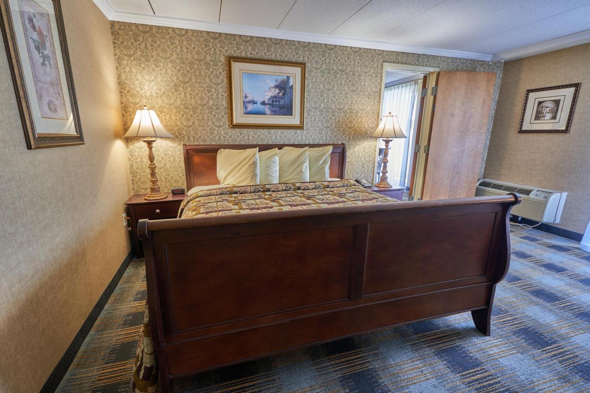 Riverview Inn & Suites photo 42