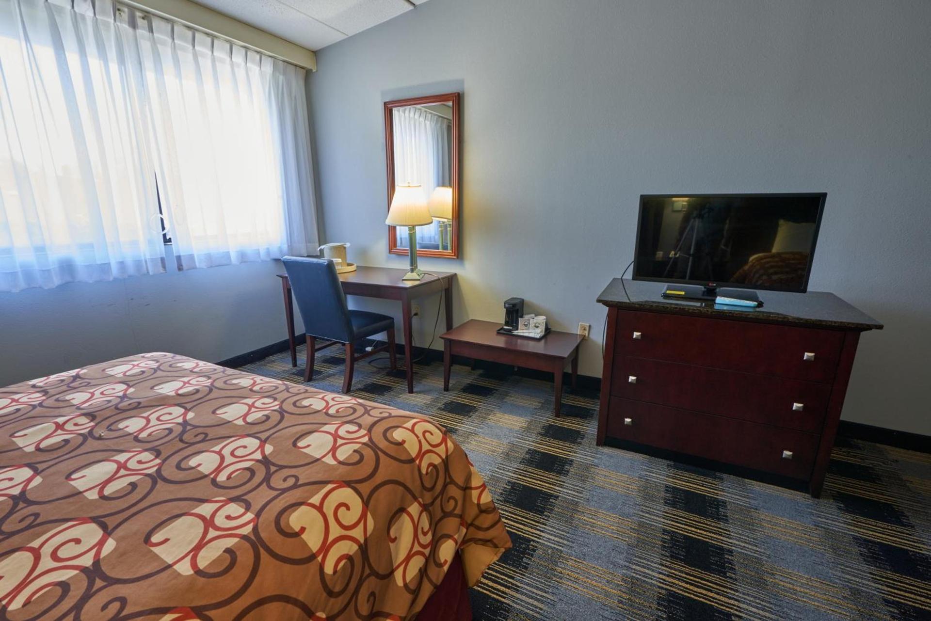 Riverview Inn & Suites photo 24