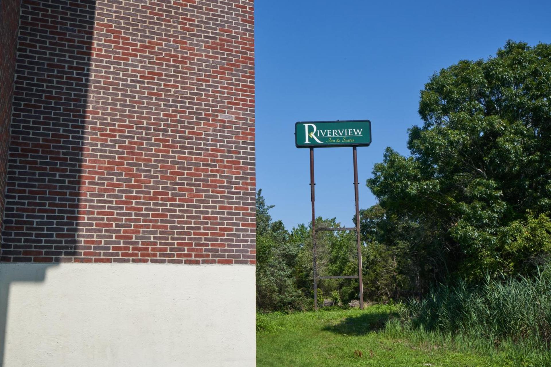 Riverview Inn & Suites photo 27