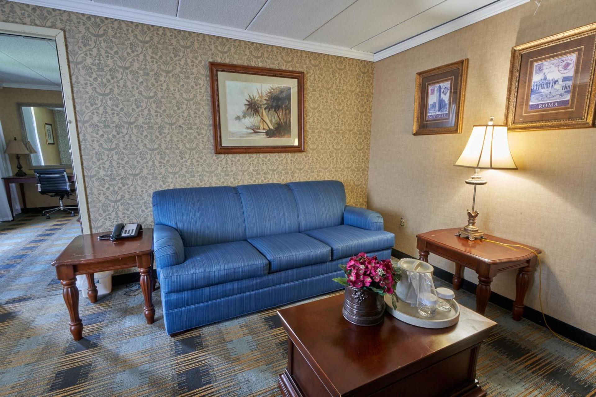 Riverview Inn & Suites photo 36
